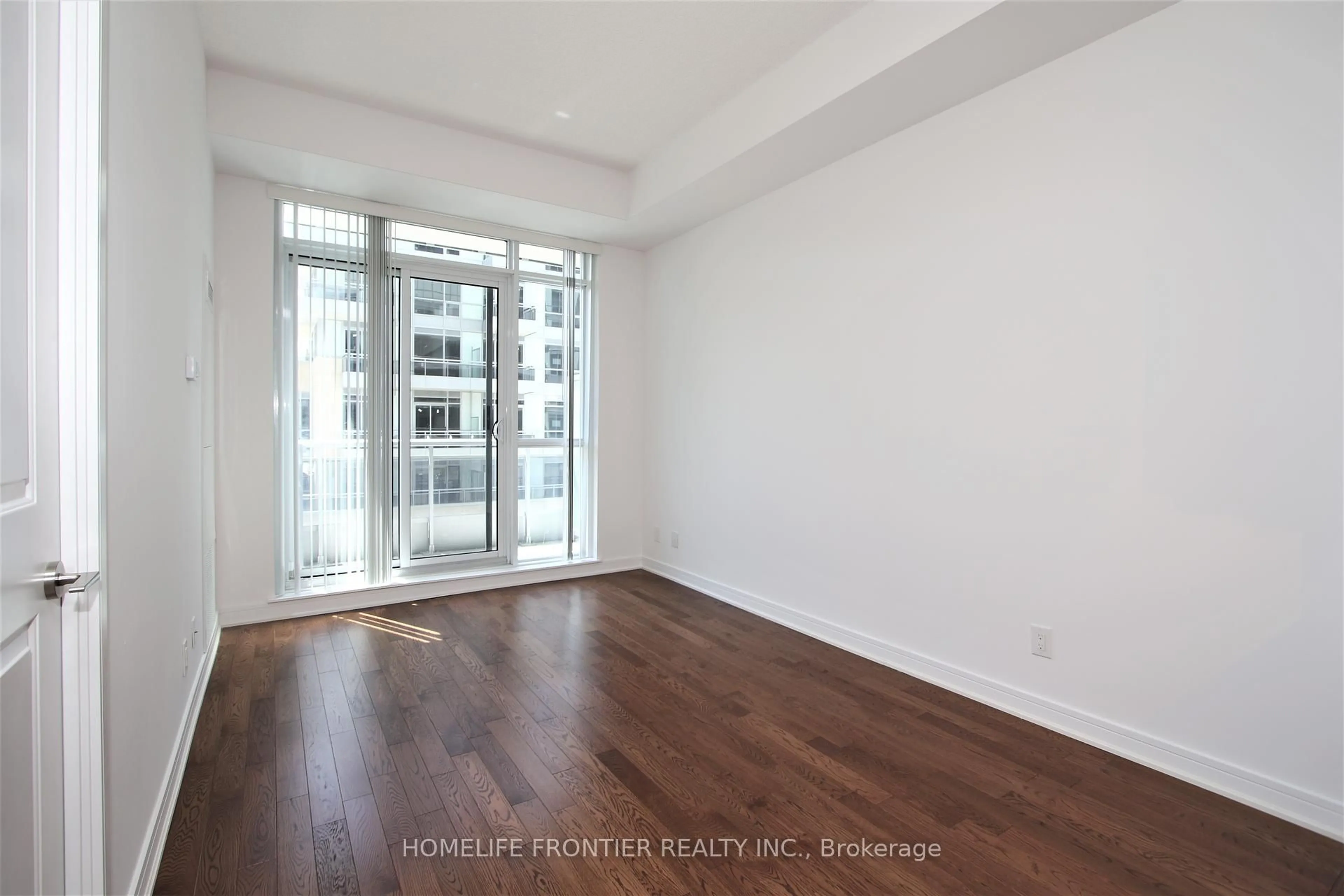A pic of a room for 9201 Yonge St #807, Richmond Hill Ontario L4C 6Z2