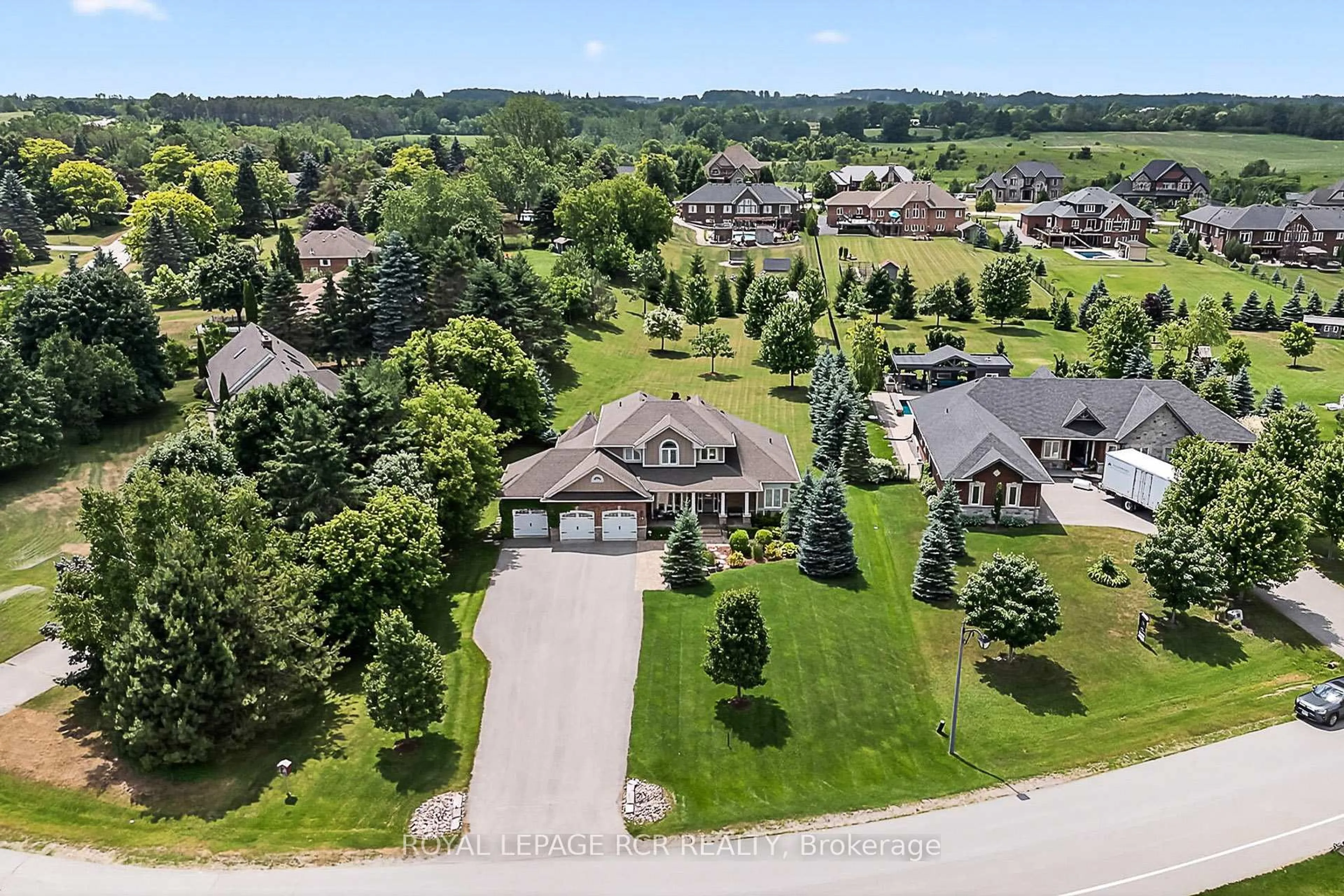 A pic from outside/outdoor area/front of a property/back of a property/a pic from drone, street for 14 Goodwood St, Uxbridge Ontario L0C 1A0