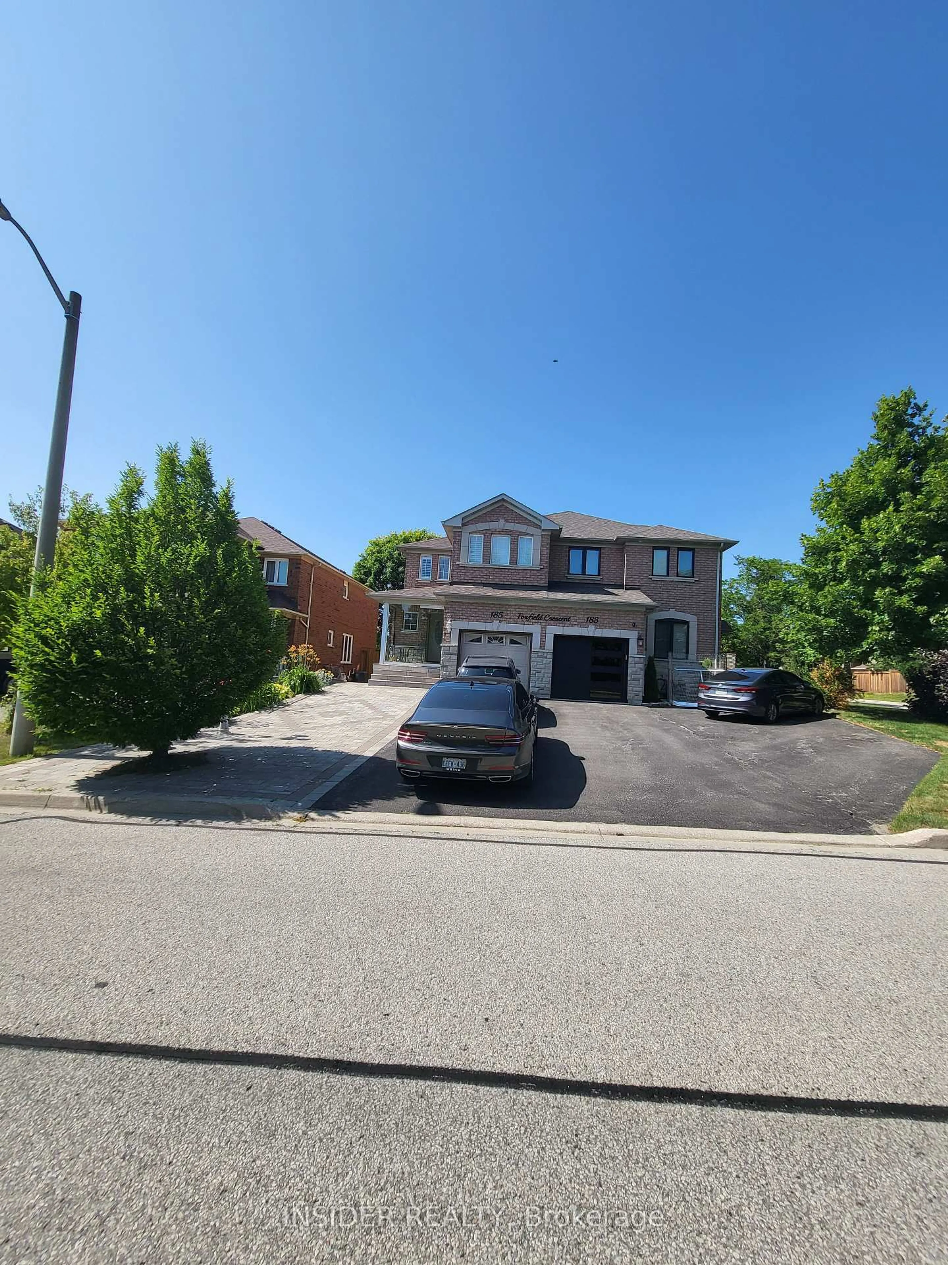 A pic from outside/outdoor area/front of a property/back of a property/a pic from drone, street for 185 Foxfield Cres, Vaughan Ontario L4K 5E8