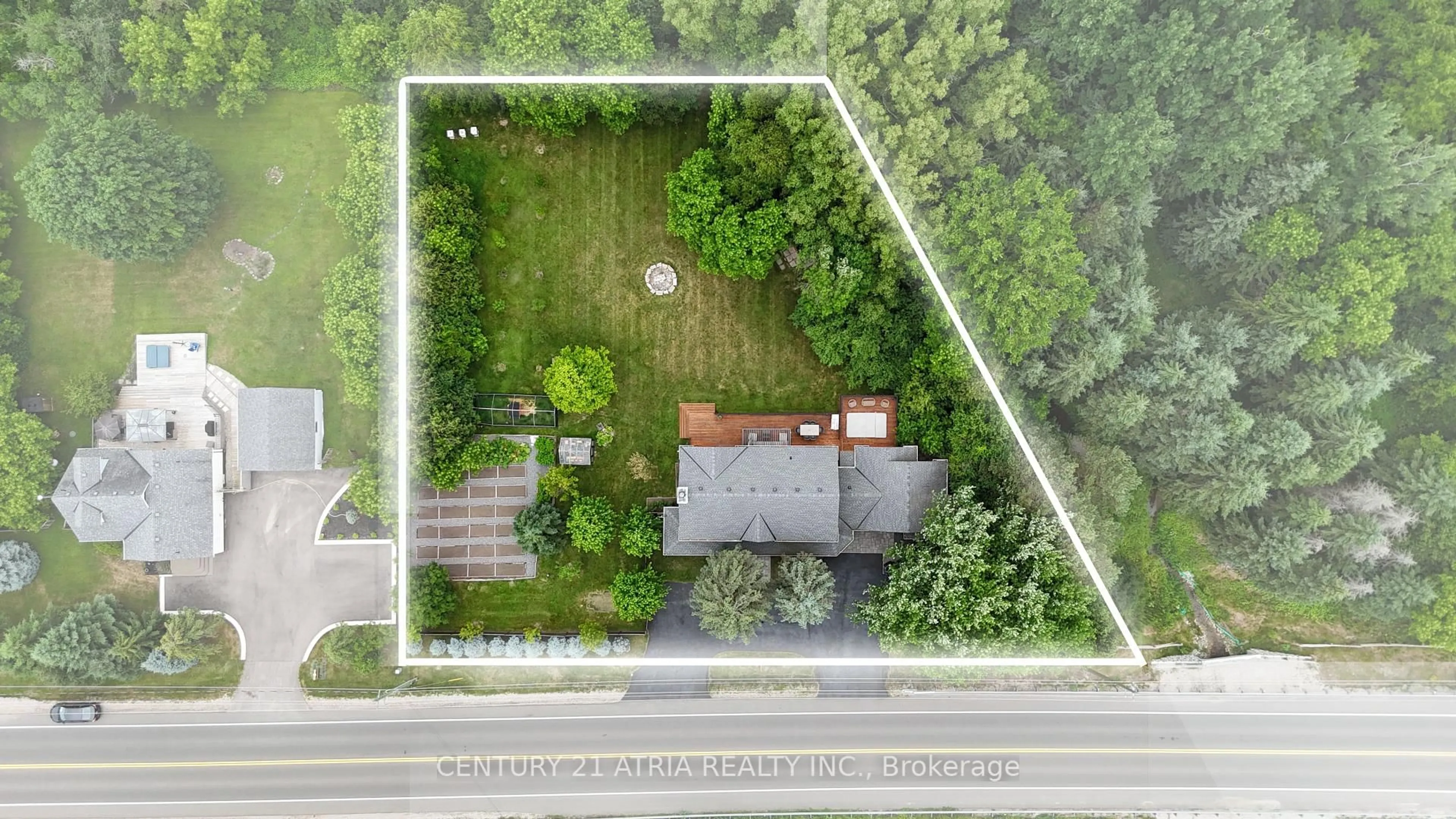 A pic from outside/outdoor area/front of a property/back of a property/a pic from drone, unknown for 2460 Lloydtown-Aurora Rd, King Ontario L7B 1A3
