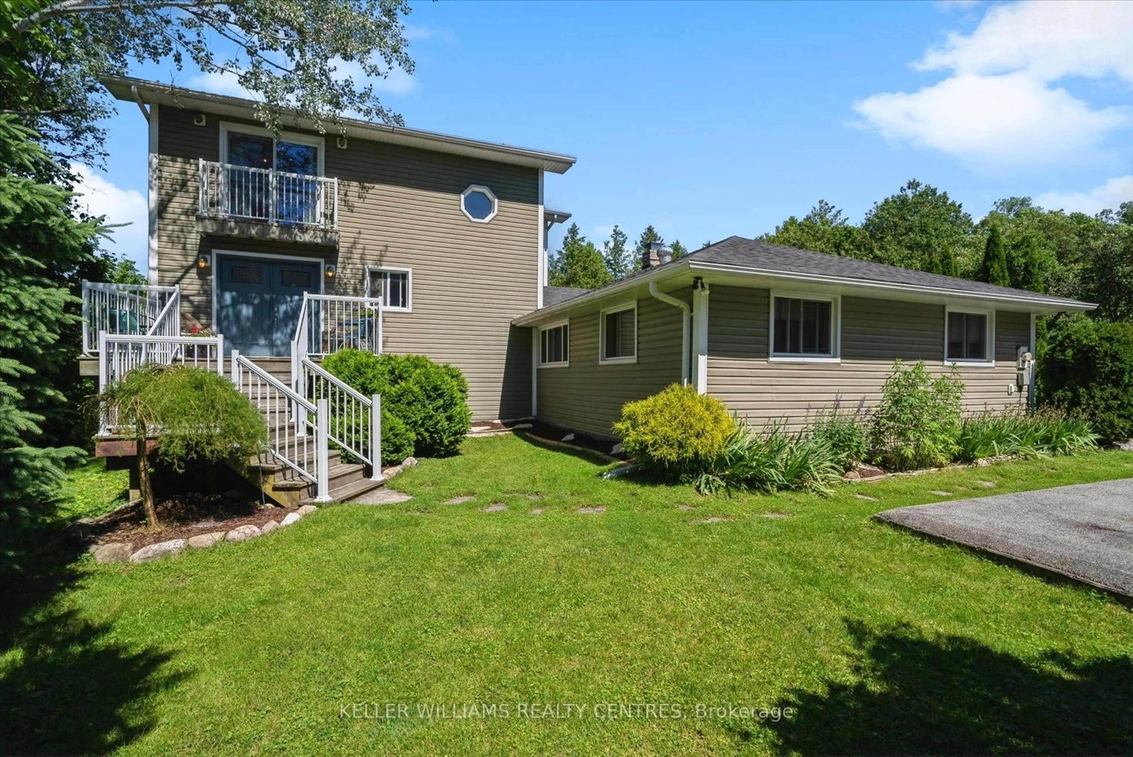 Home with vinyl exterior material, street for 623 Varney Rd, Georgina Ontario L4P 3E9