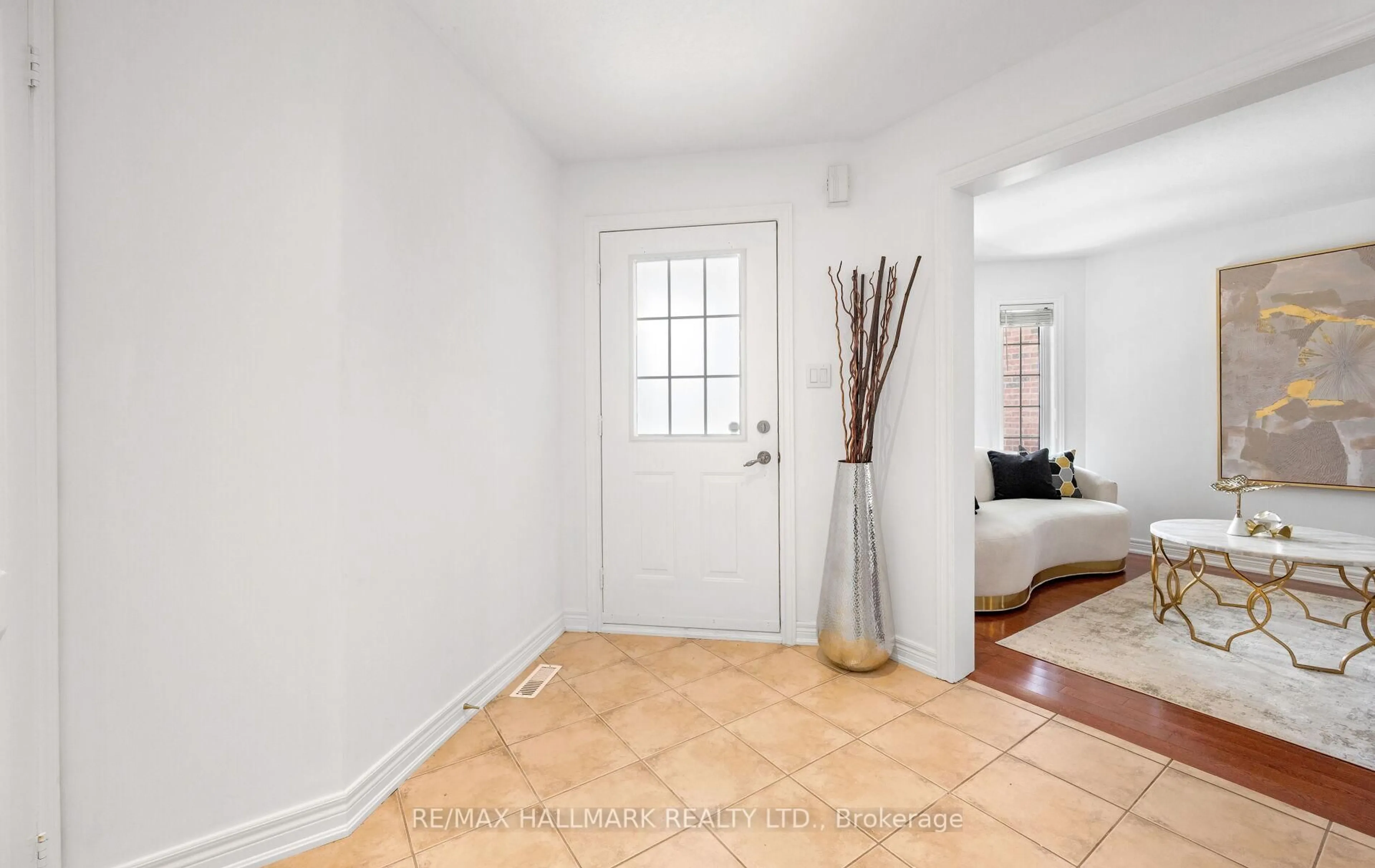 Indoor entryway for 26 Aishford Rd, Bradford West Gwillimbury Ontario L3Z 3E3