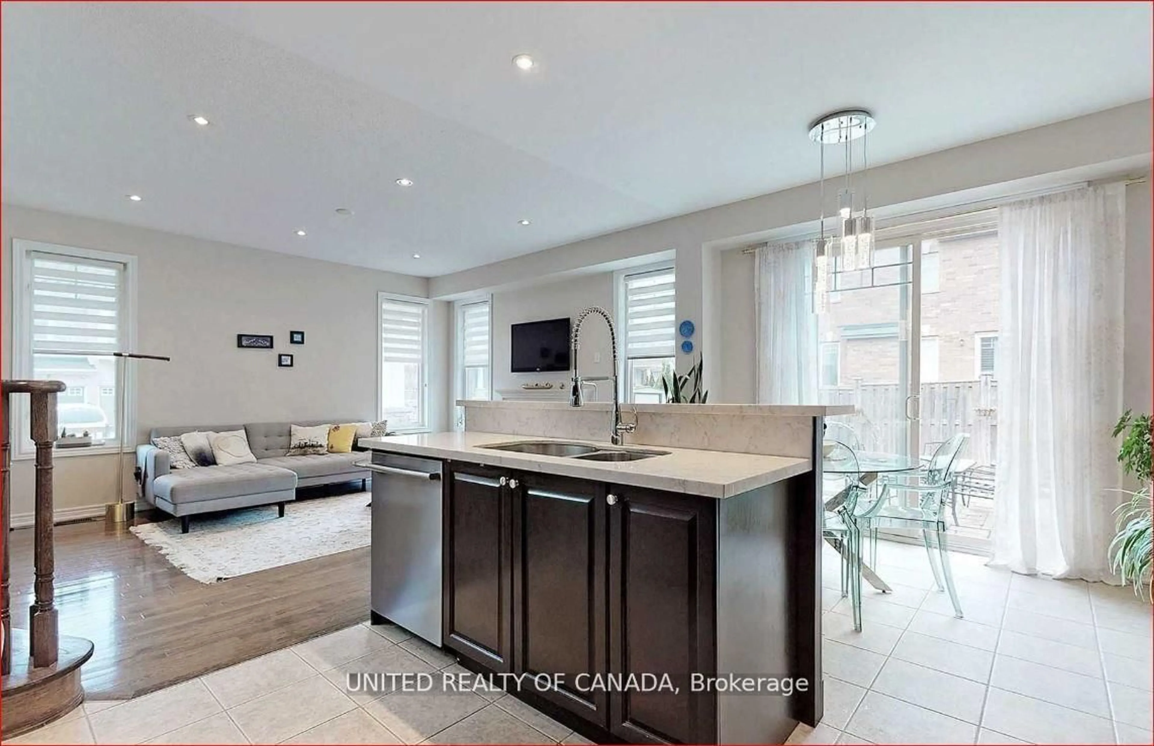 Open concept kitchen, ceramic/tile floor for 2 Thistle Ave, Richmond Hill Ontario L4B 0C1