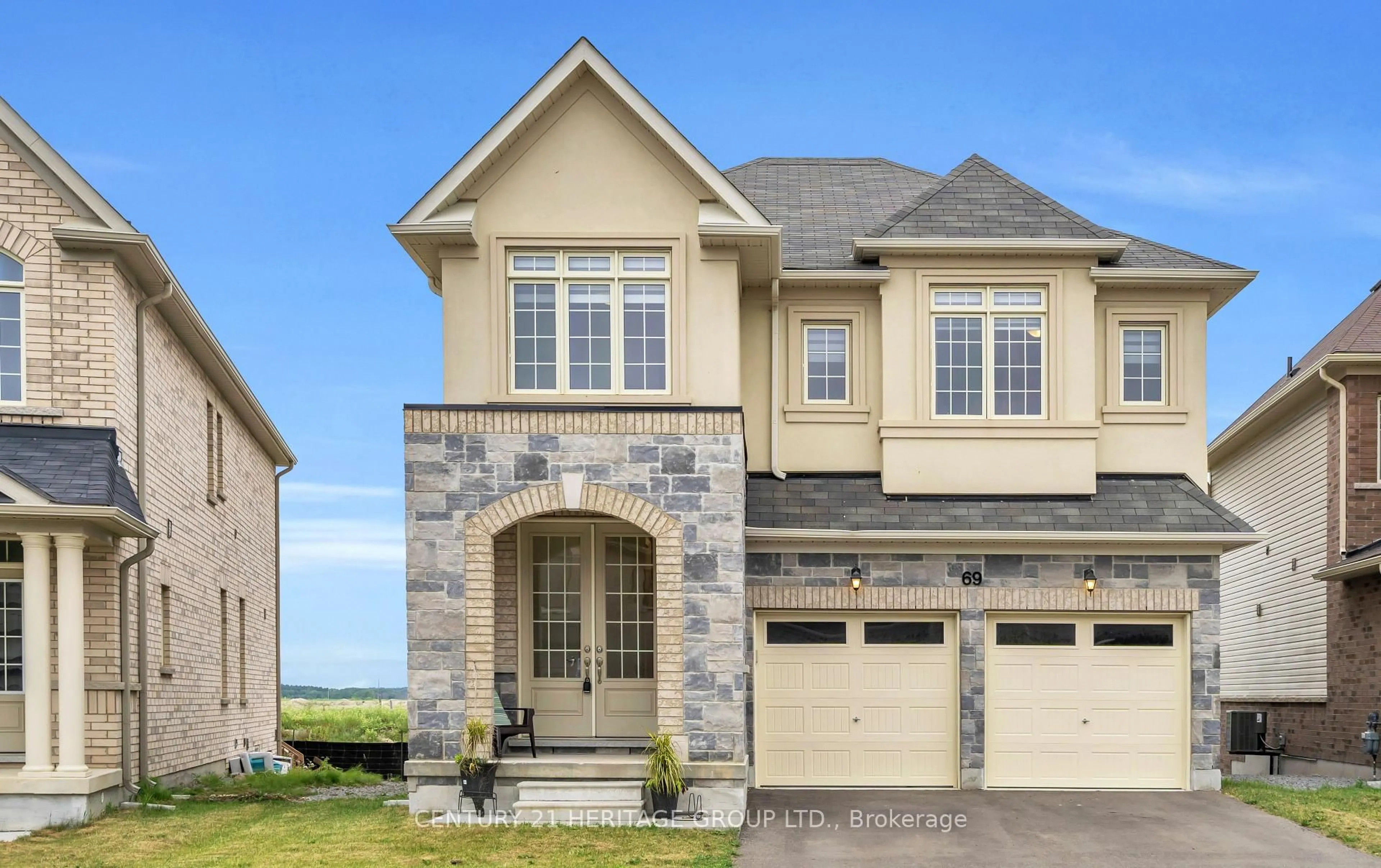 Home with brick exterior material, unknown for 69 Strathgreen Lane, Georgina Ontario L4P 0J2