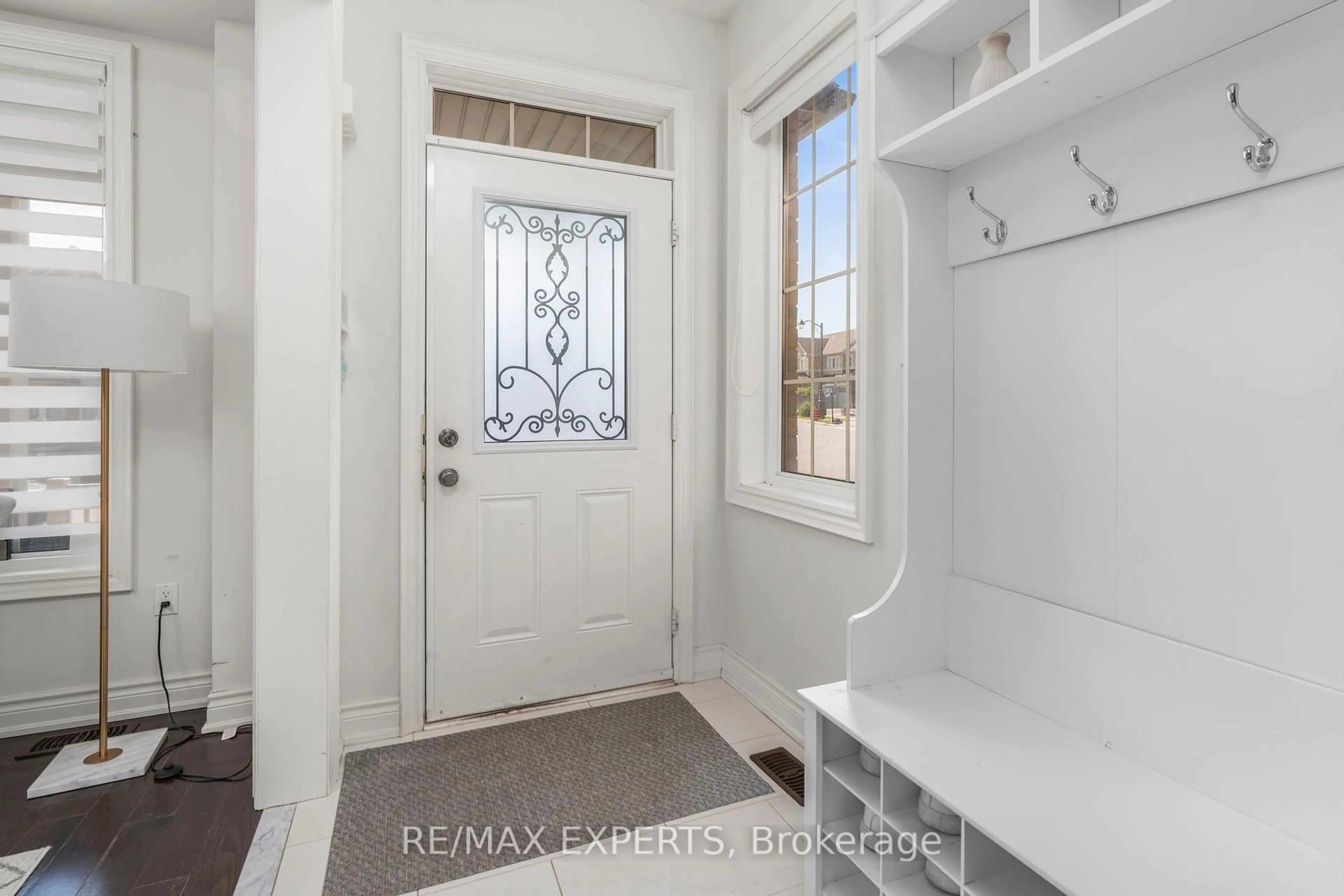 Indoor entryway for 72 Foshan Ave, Markham Ontario L6C 0P8