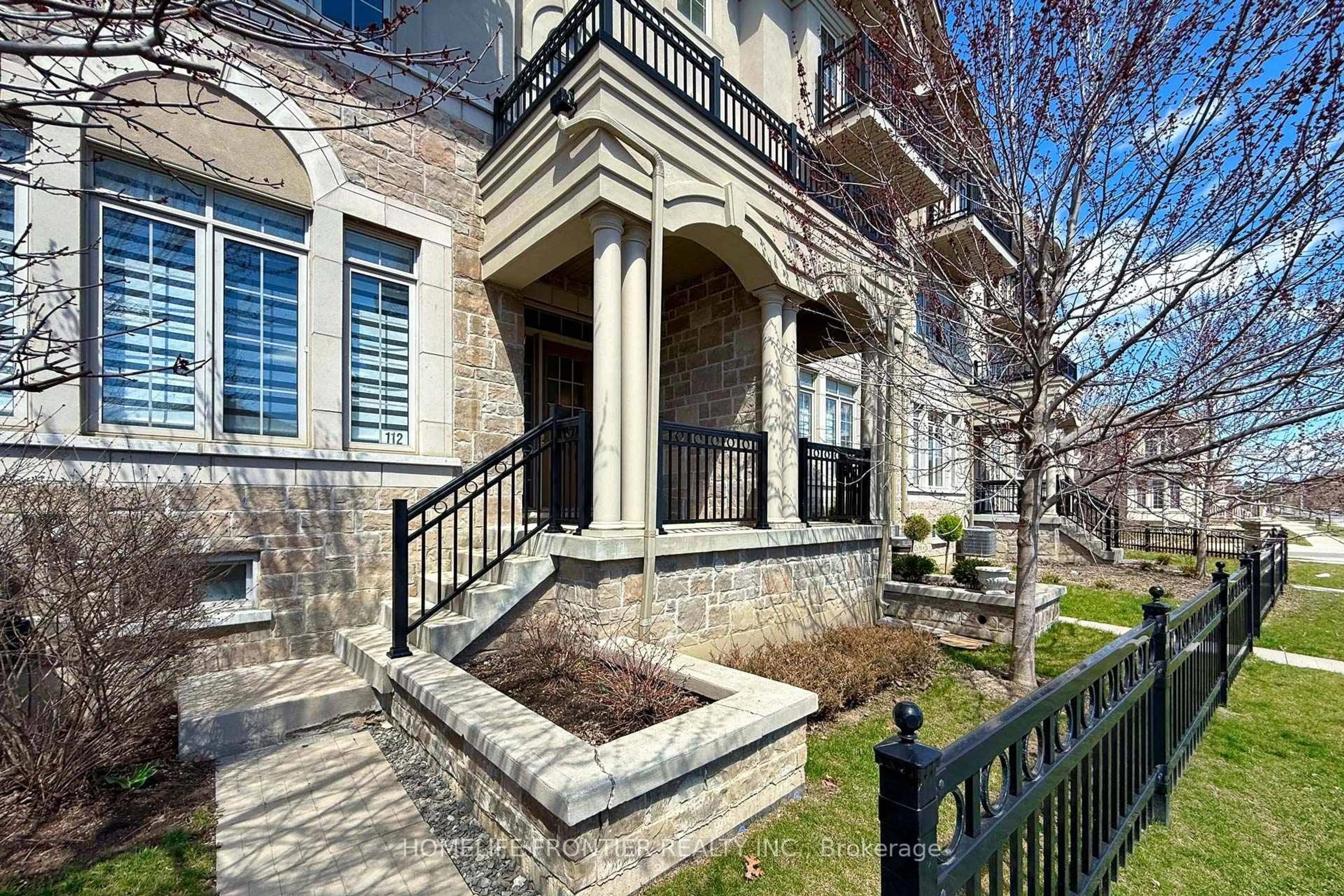 Patio, street for 112 Puccini Dr, Richmond Hill Ontario L4E 0W3