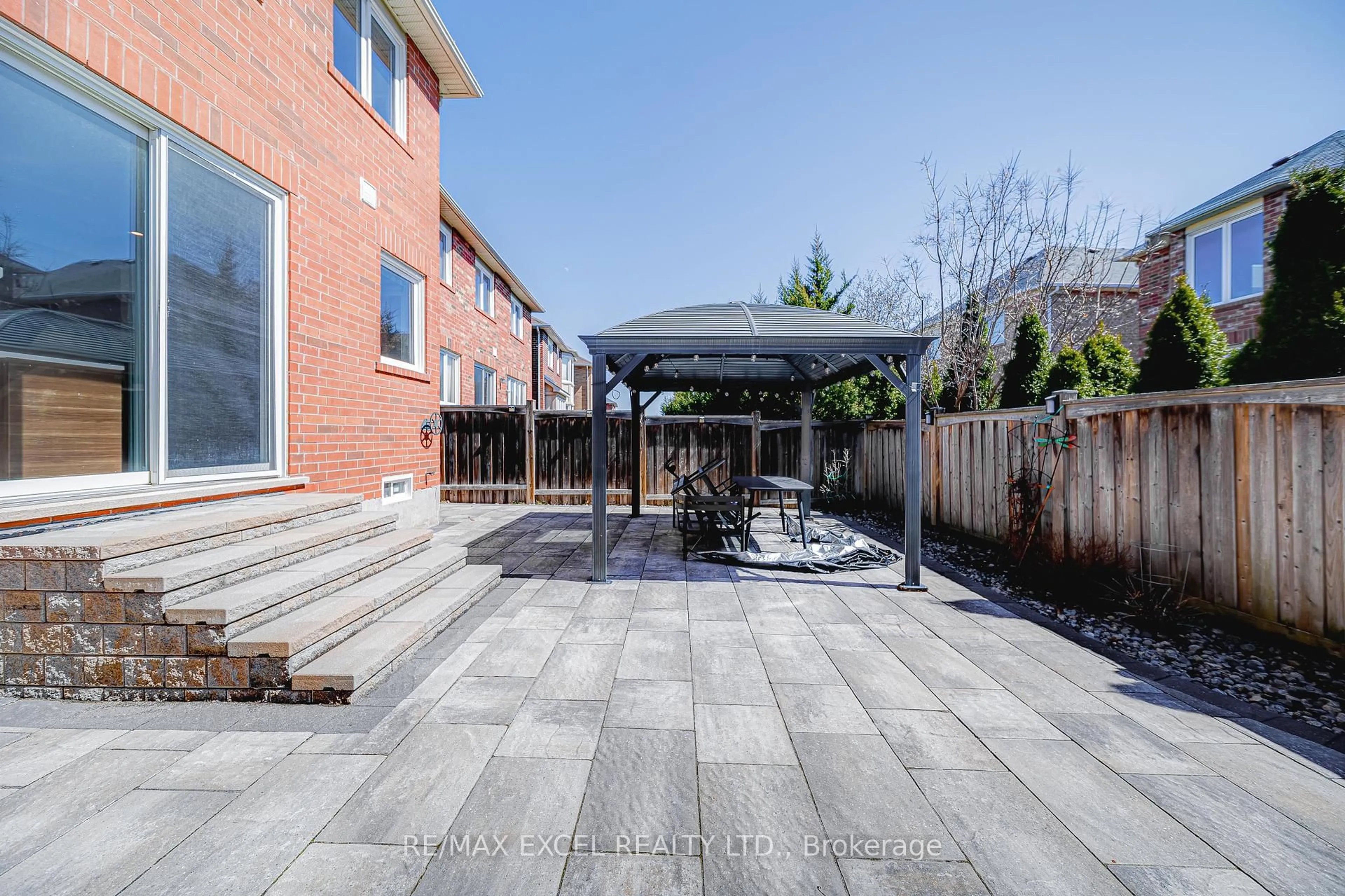 Patio, street for 99 James Parrott Ave, Markham Ontario L6E 2B3
