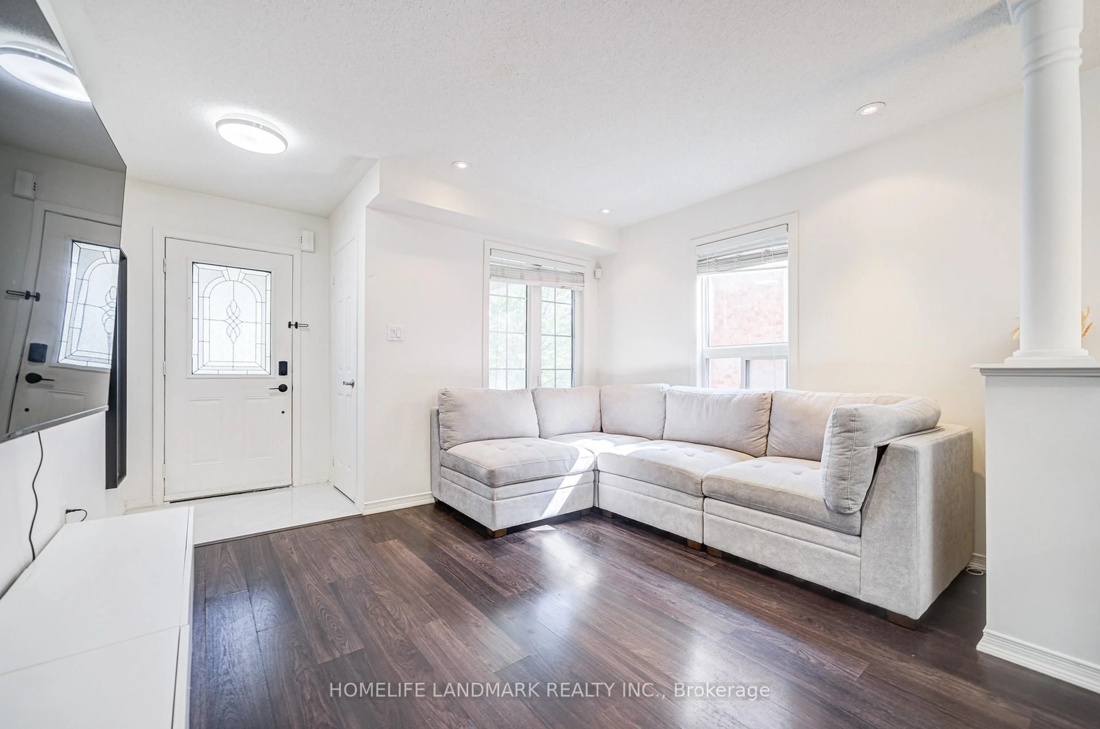 Living room with furniture, unknown for 55 Lewis Honey Dr, Aurora Ontario L4G 0J4