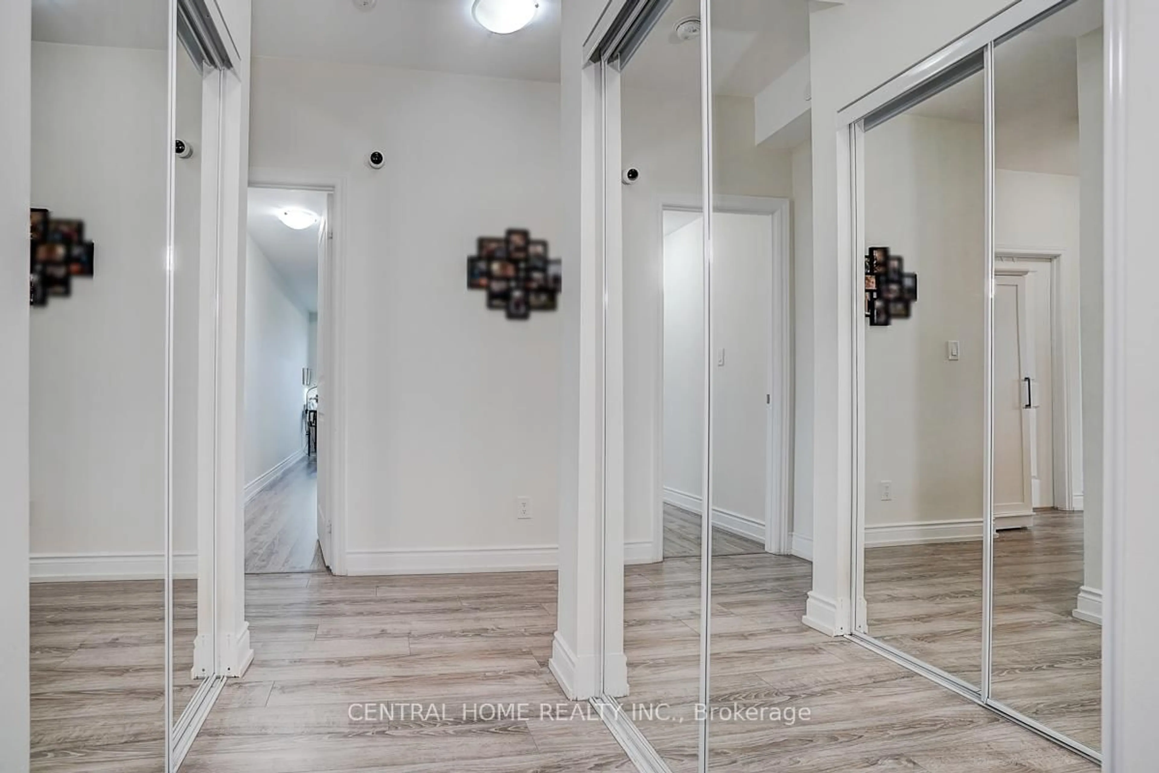Indoor entryway for 9608 Yonge St #911A, Richmond Hill Ontario L4C 1V6