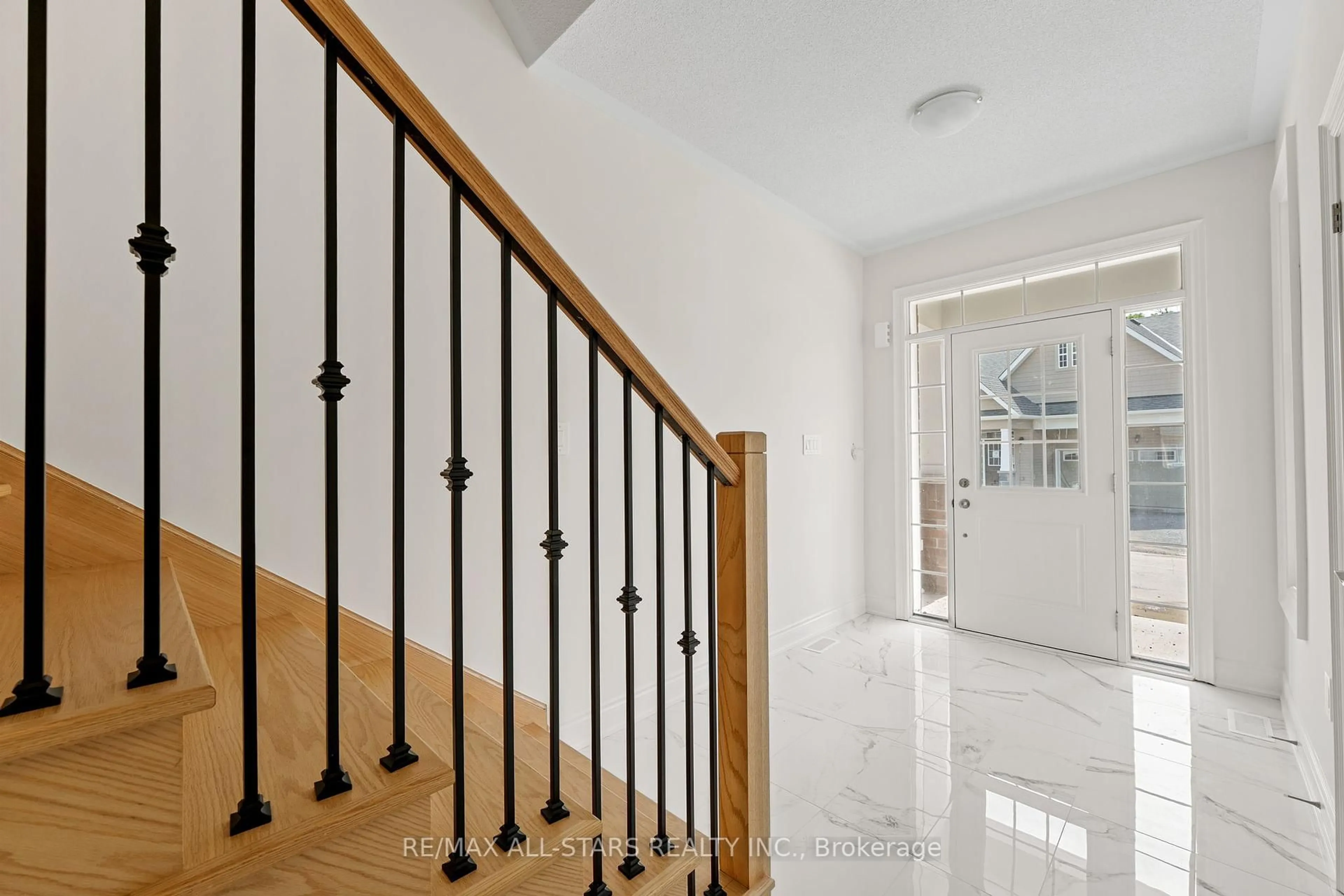 Unknown for 4 Palmira Dr, Georgina Ontario L0E 1R0