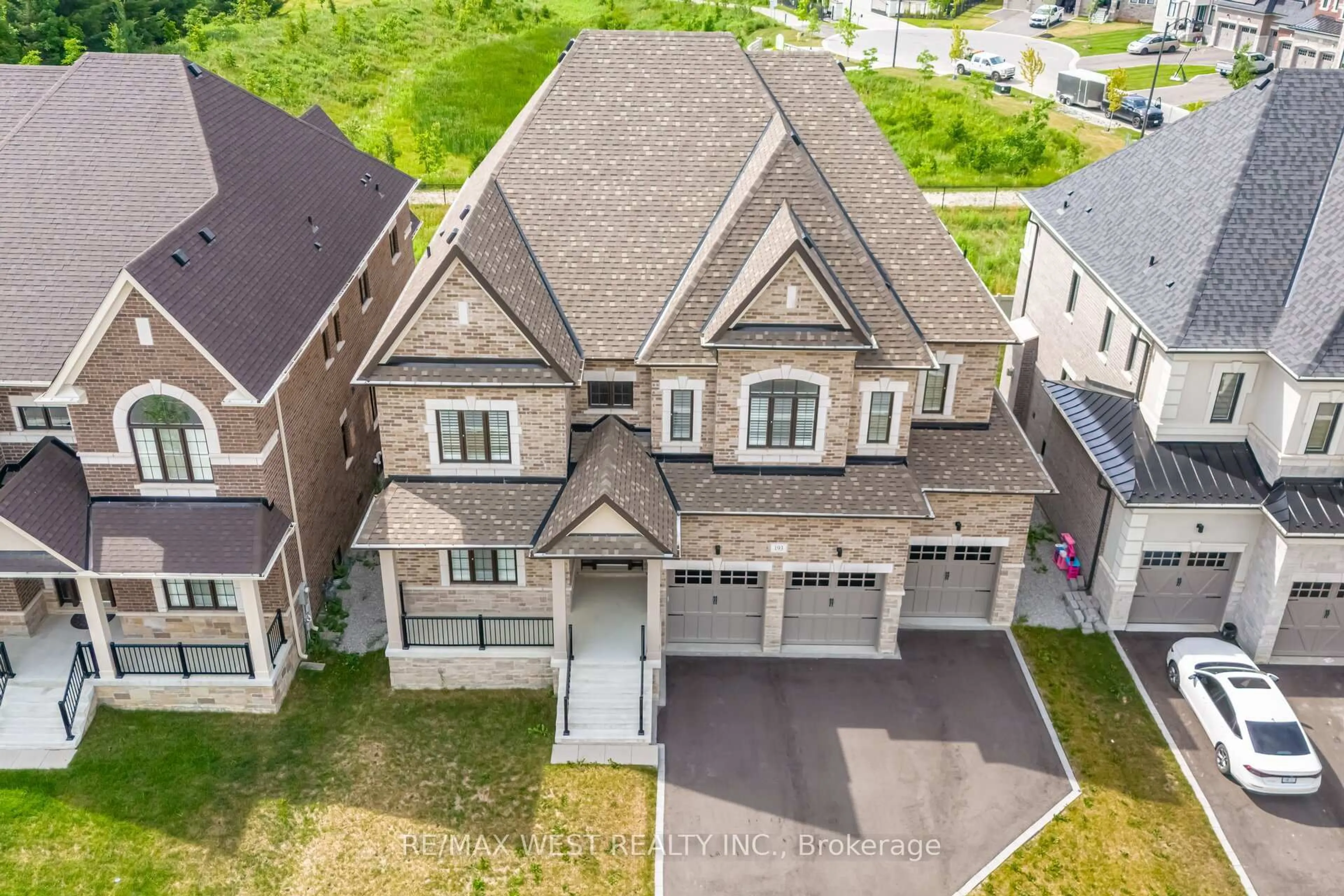 A pic from outside/outdoor area/front of a property/back of a property/a pic from drone, street for 193 McMichael Ave, Vaughan Ontario L4H 4V9