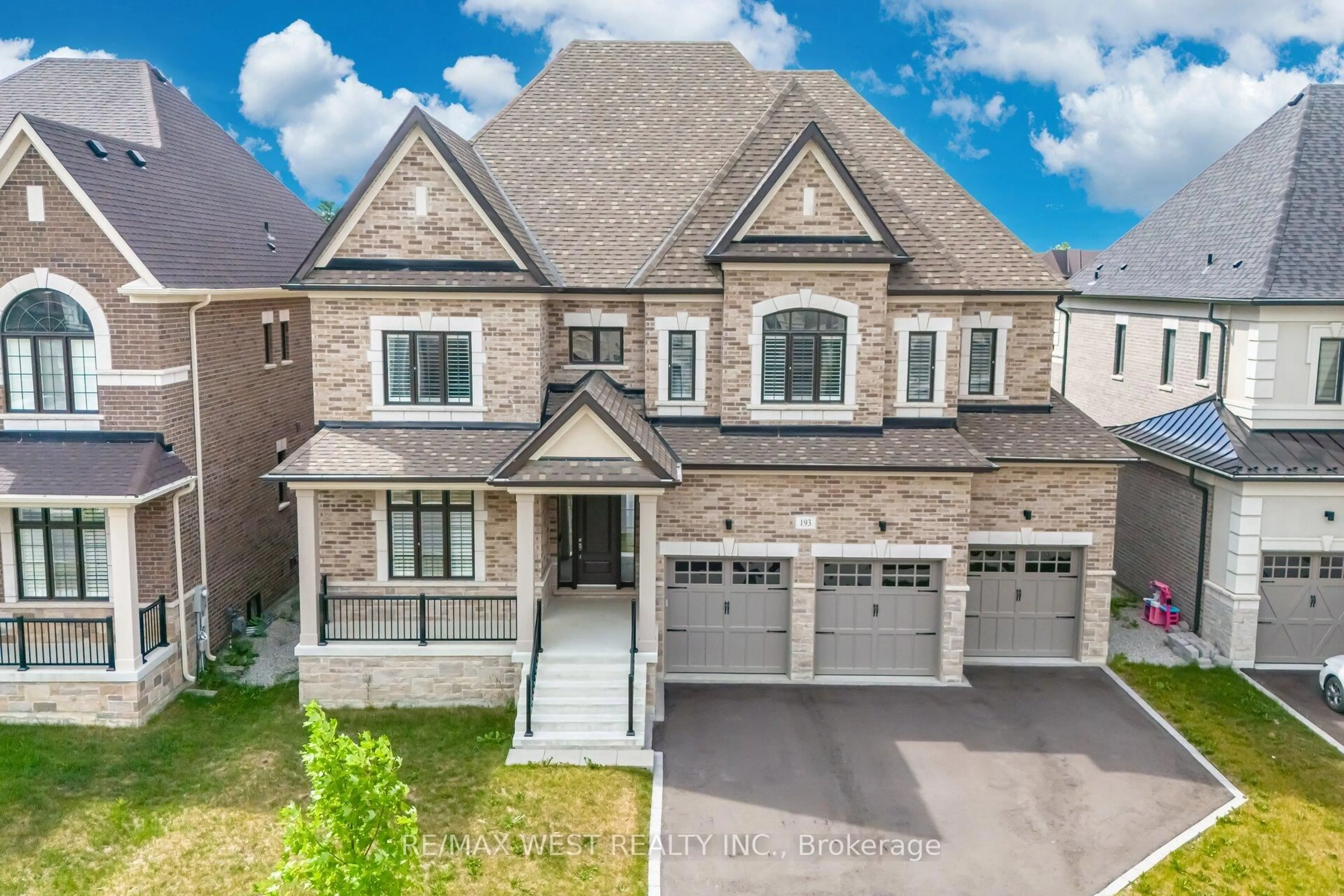 A pic from outside/outdoor area/front of a property/back of a property/a pic from drone, street for 193 McMichael Ave, Vaughan Ontario L4H 4V9