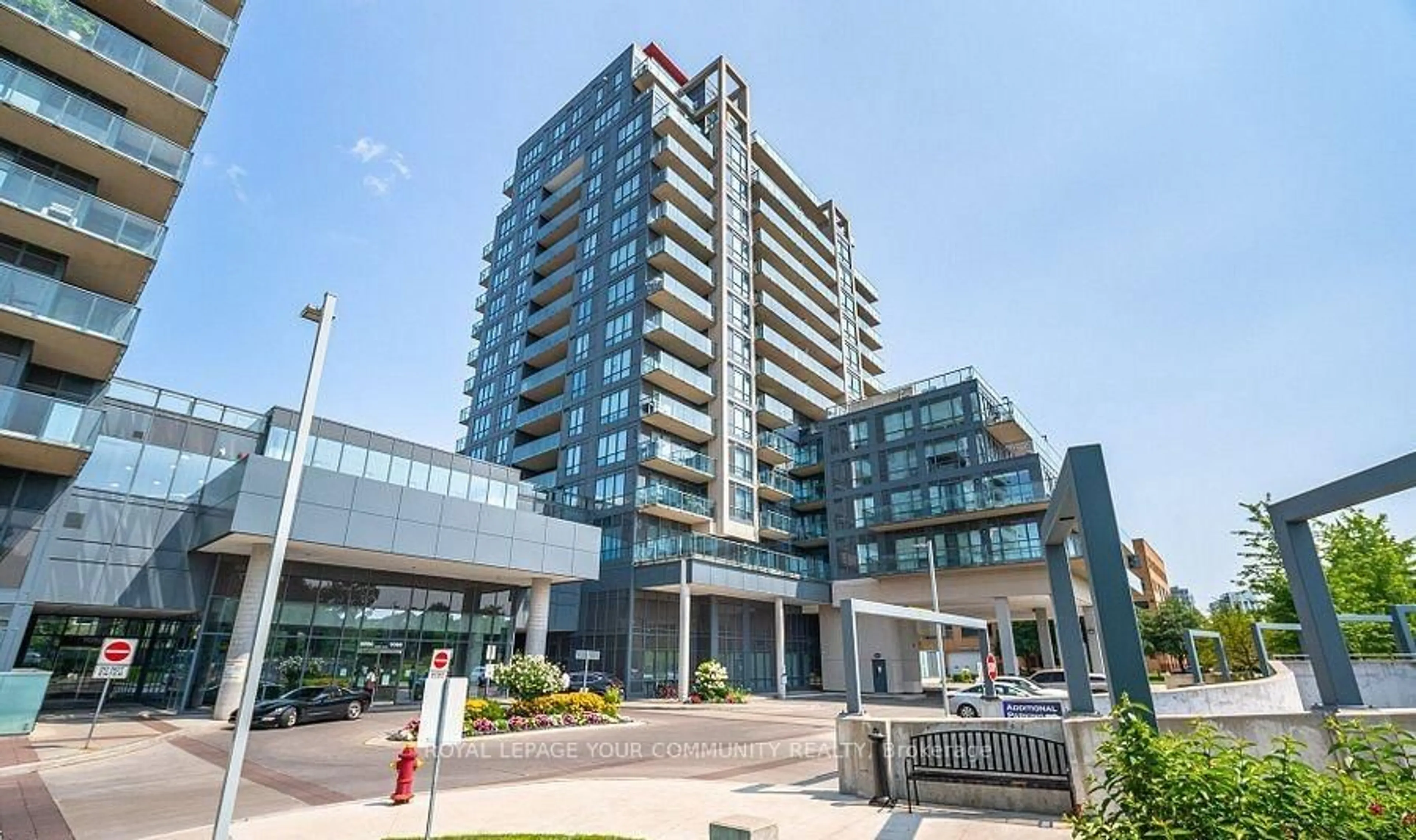 Indoor foyer for 9088 Yonge St #905A, Richmond Hill Ontario L4C 0Y6
