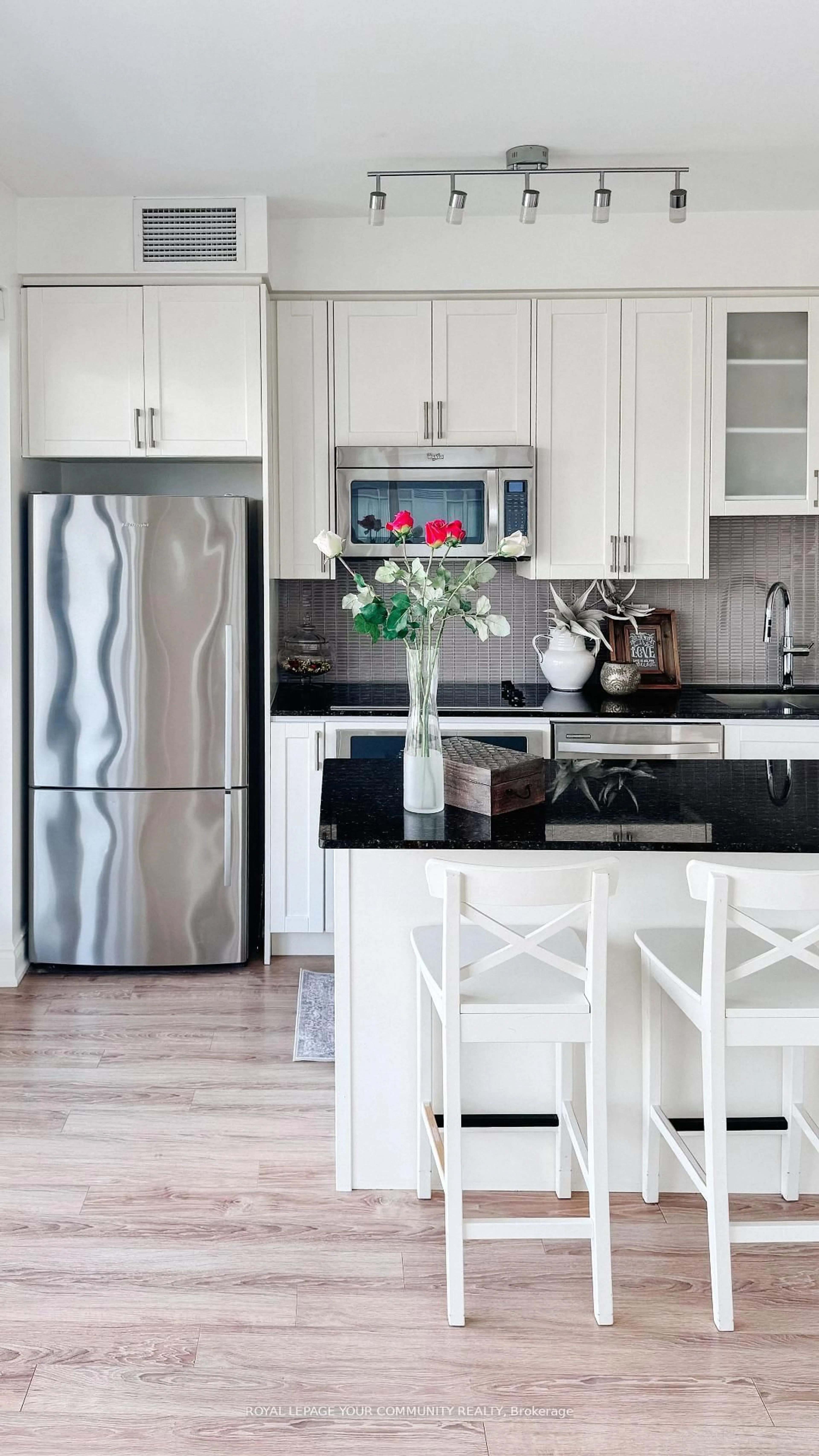 Contemporary kitchen, unknown for 9088 Yonge St #905A, Richmond Hill Ontario L4C 0Y6