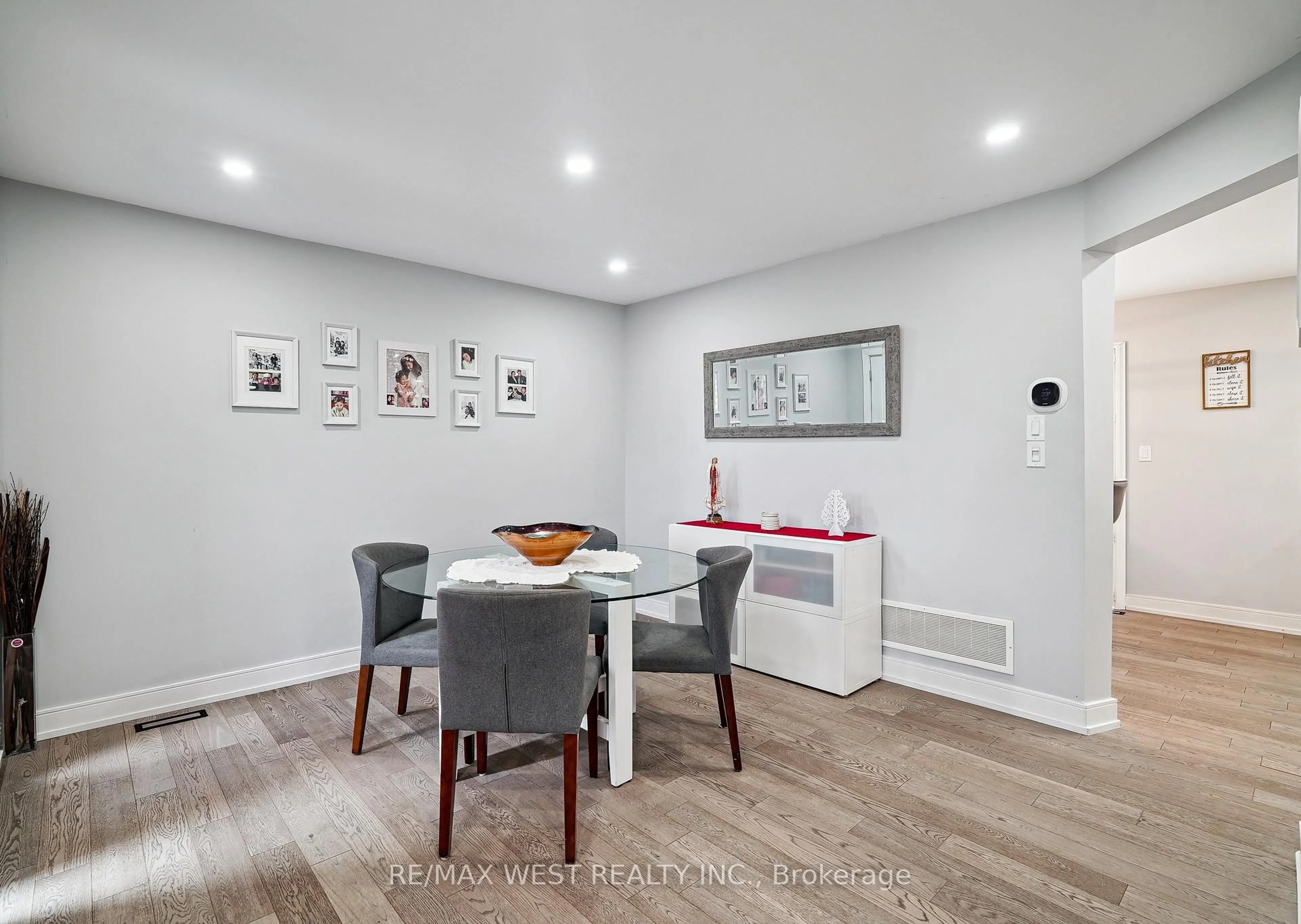 Dining room, wood/laminate floor for 36 Madeira Ave, Vaughan Ontario L6A 2Y3
