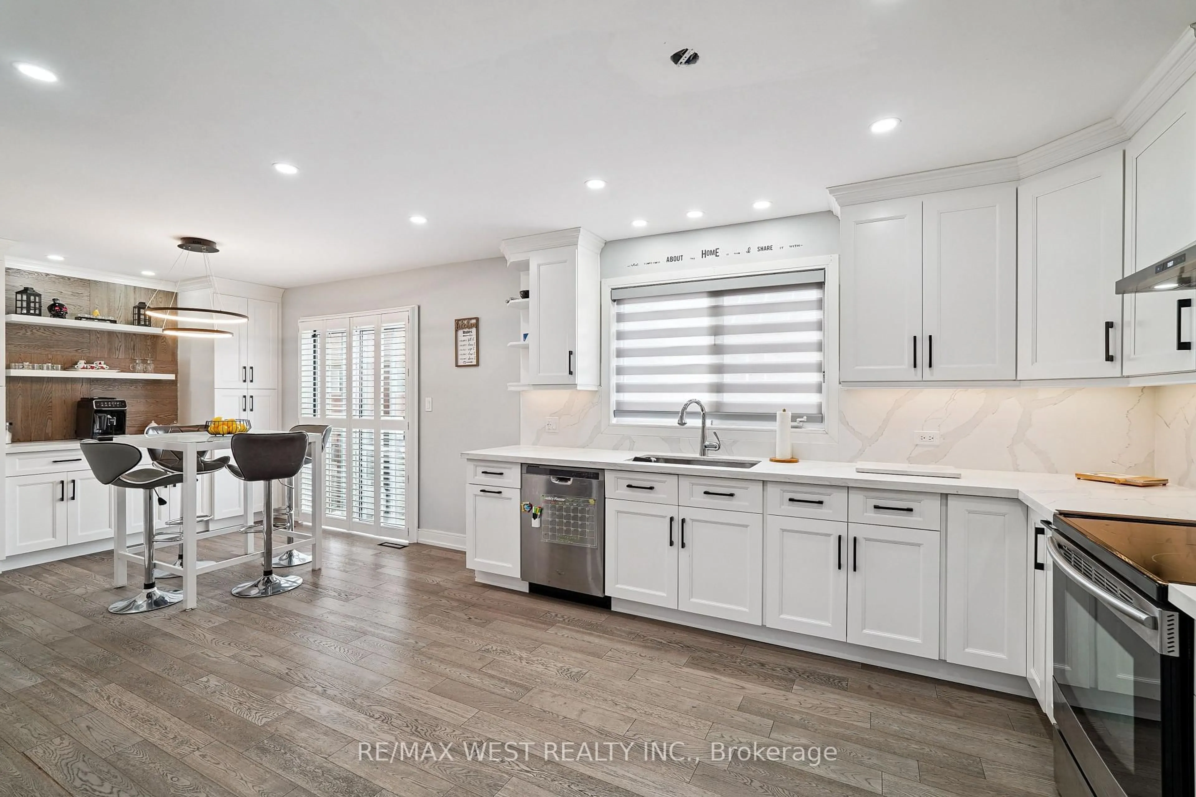 Contemporary kitchen, ceramic/tile floor for 36 Madeira Ave, Vaughan Ontario L6A 2Y3