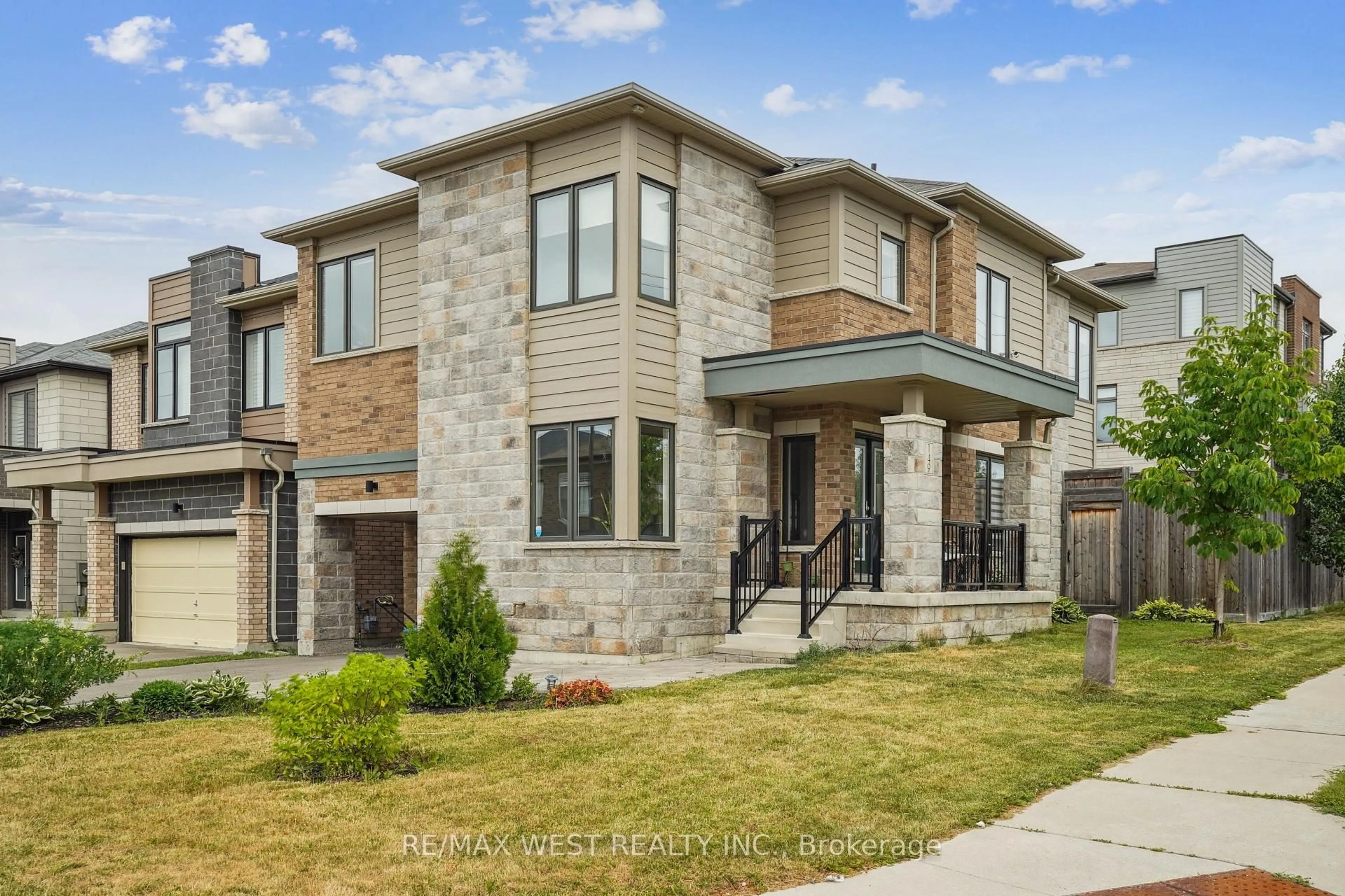 Home with brick exterior material, street for 149 Vantage Loop, Newmarket Ontario L3X 0L2