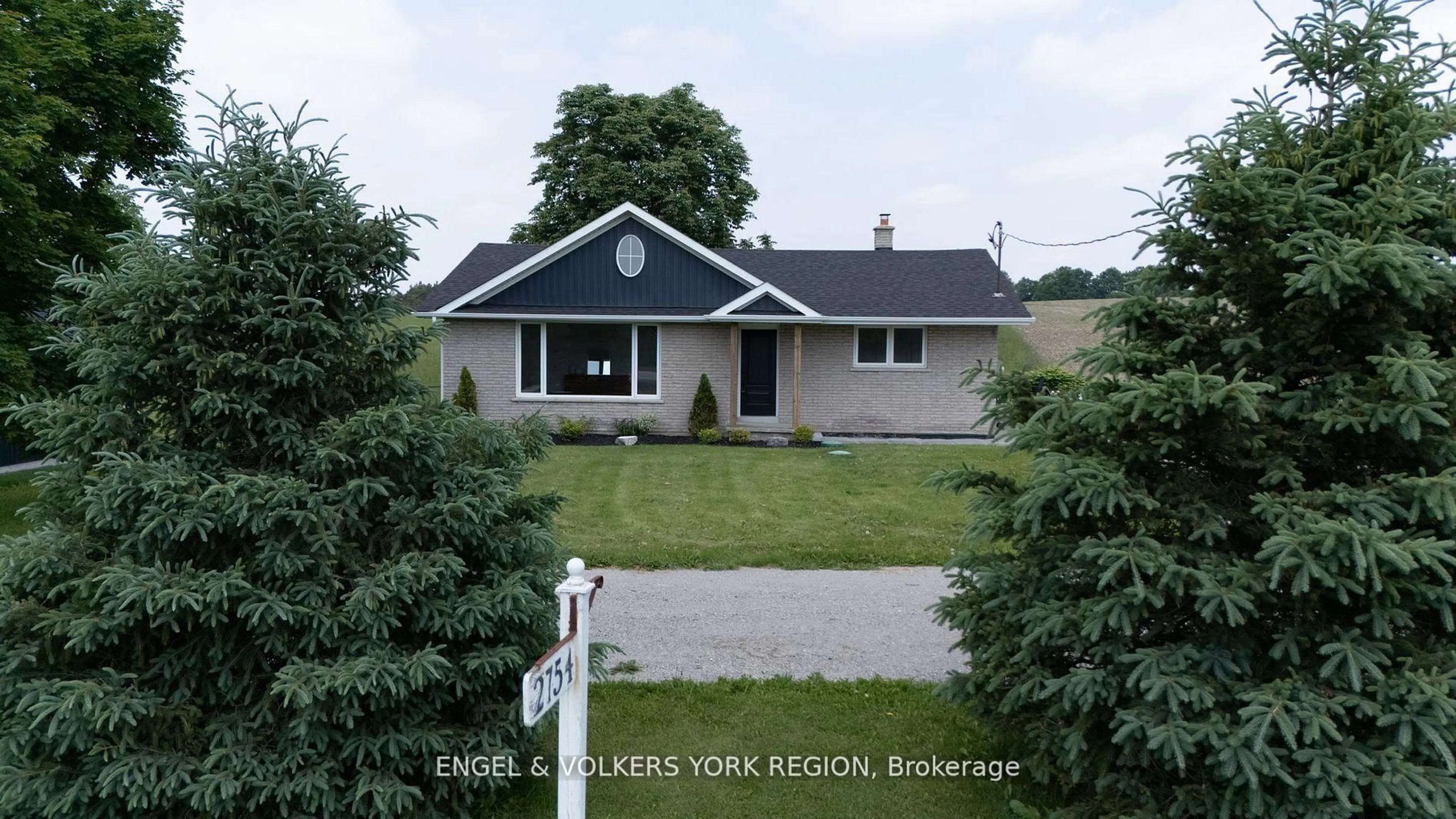 Home with vinyl exterior material, street for 2754 County Road 89, Innisfil Ontario L0L 1L0