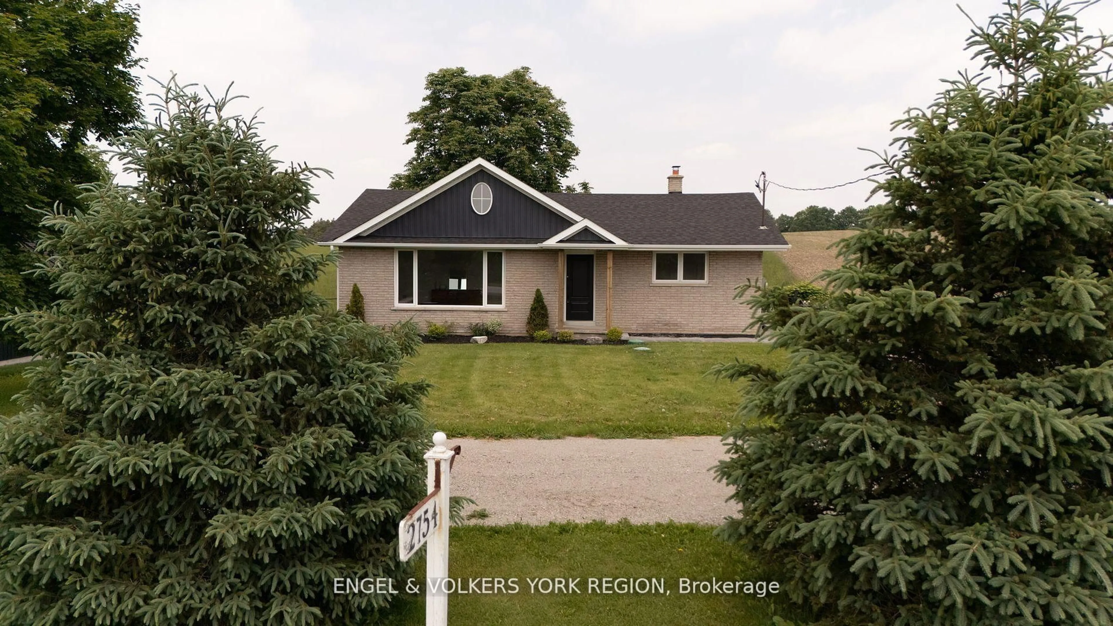 Home with vinyl exterior material, street for 2754 County Road 89, Innisfil Ontario L0L 1L0