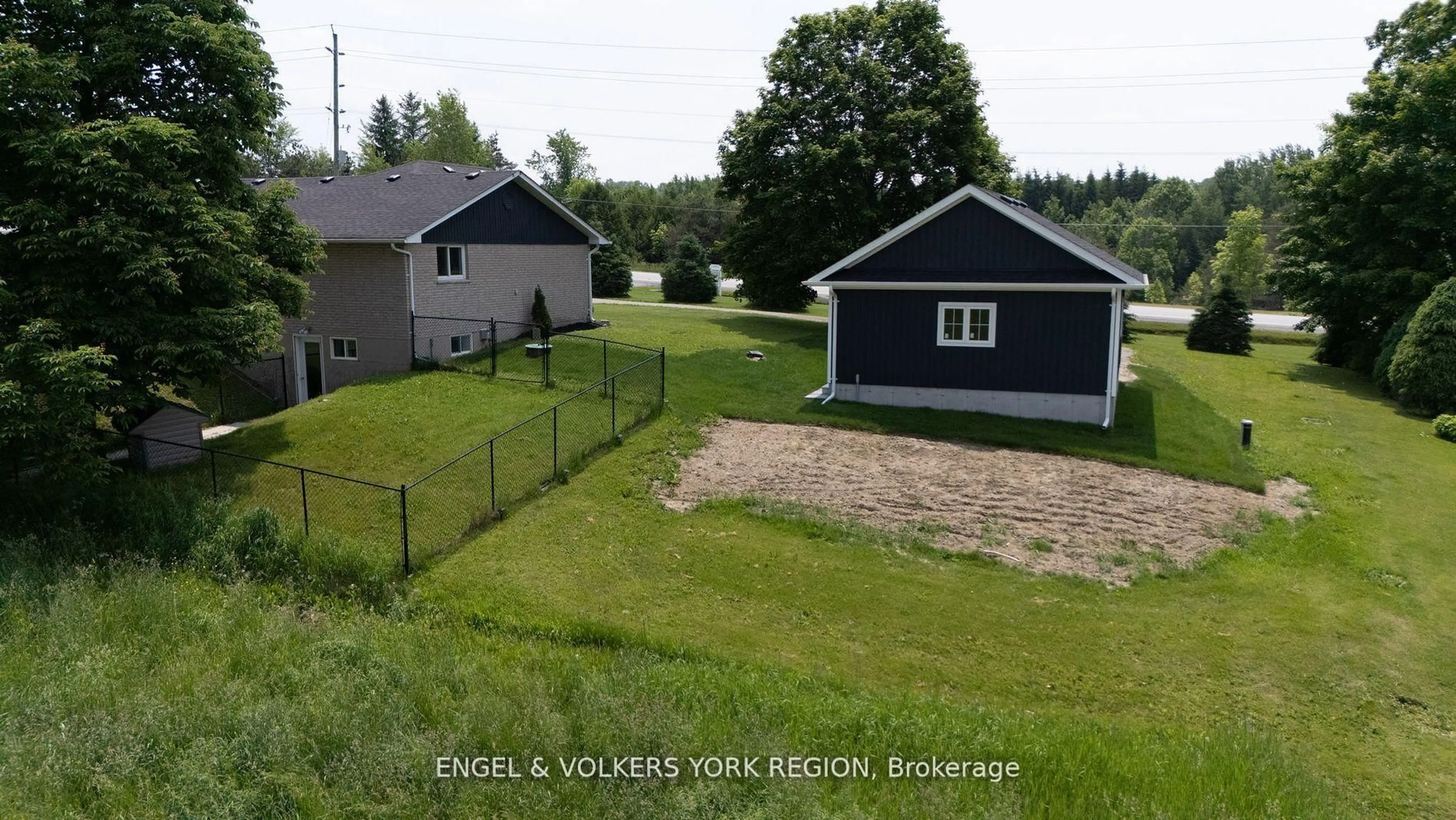 A pic from outside/outdoor area/front of a property/back of a property/a pic from drone, unknown for 2754 County Road 89, Innisfil Ontario L0L 1L0