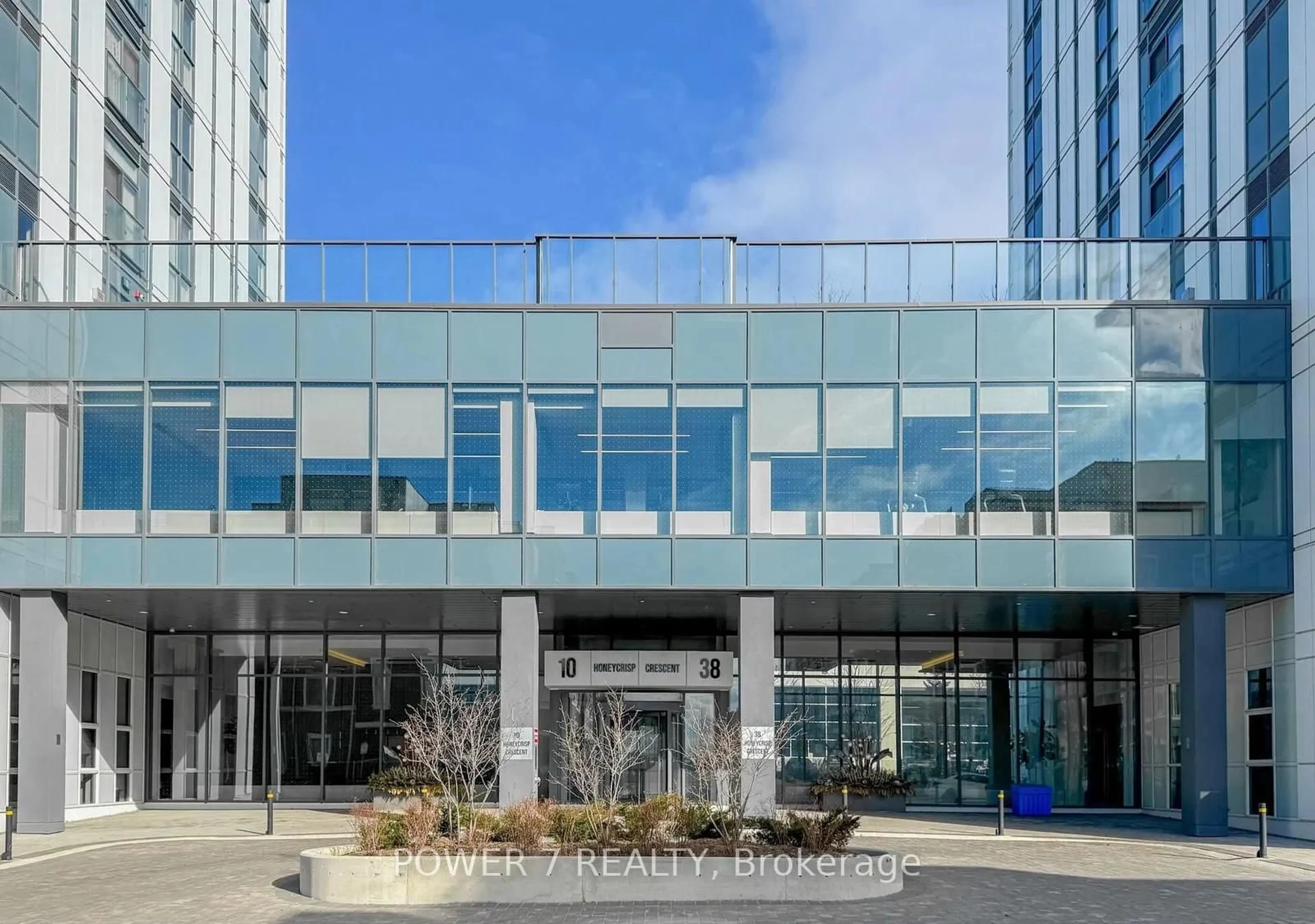 Indoor foyer for 10 Honeycrisp Cres #1801, Vaughan Ontario L4K 0M7