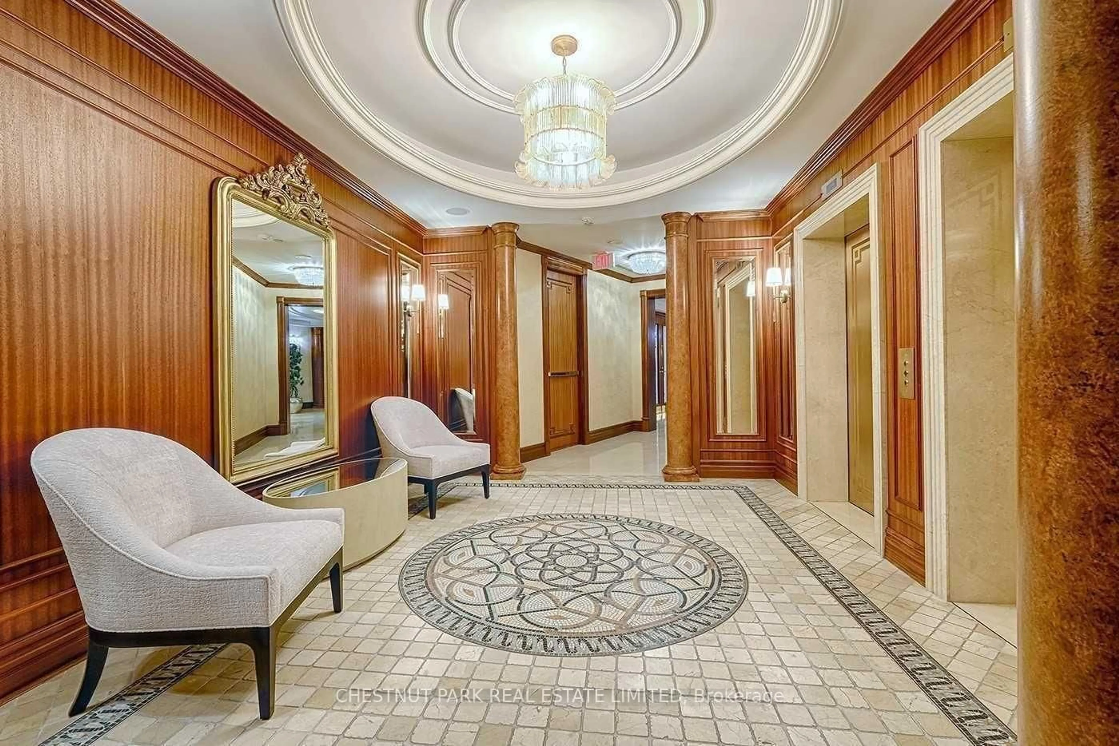 Indoor foyer for 7071 Bayview Ave #212, Markham Ontario L3T 7Y8