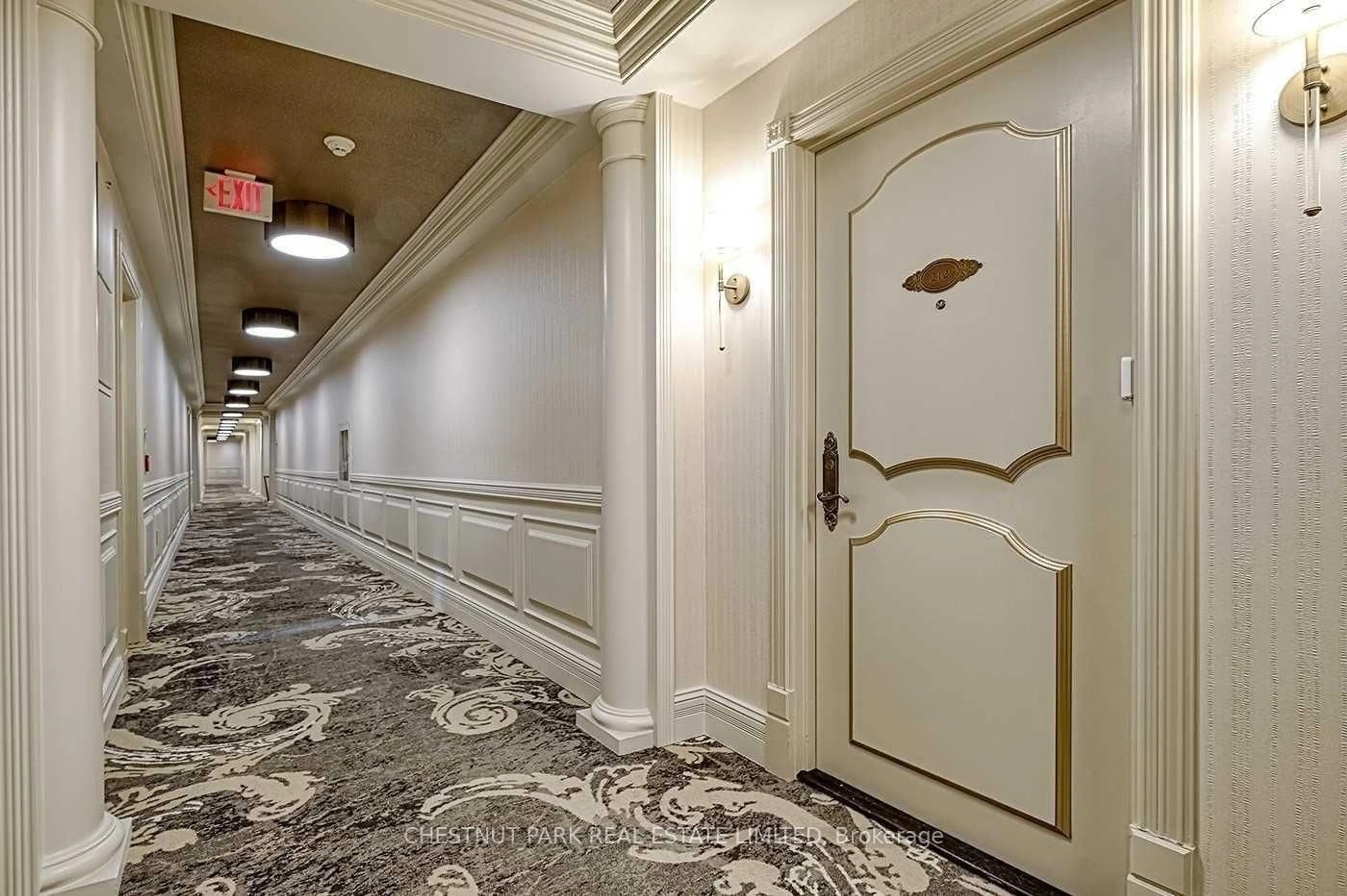 Indoor foyer for 7071 Bayview Ave #212, Markham Ontario L3T 7Y8