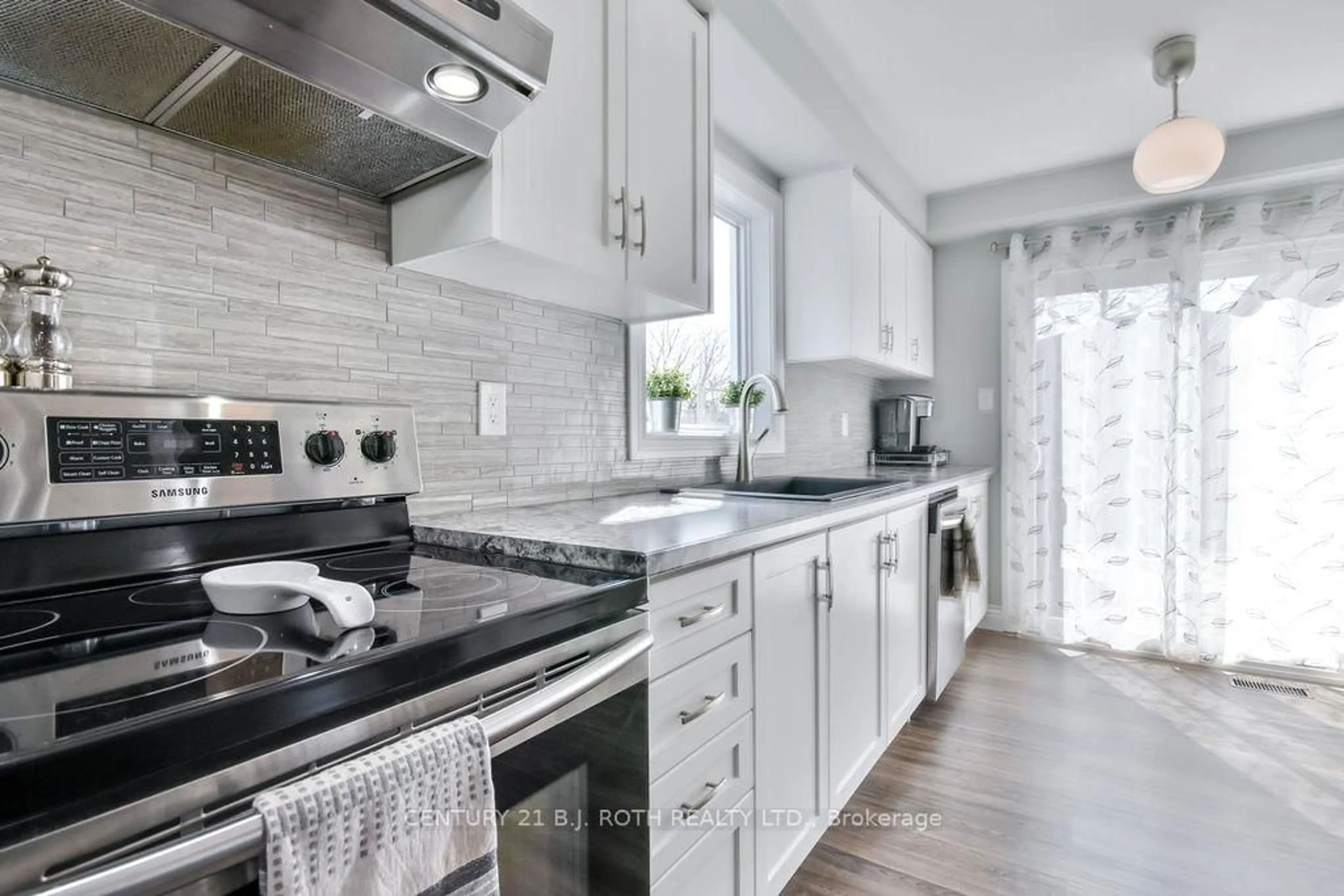 Contemporary kitchen, ceramic/tile floor for 695 Candaras St, Innisfil Ontario L9S 2G9