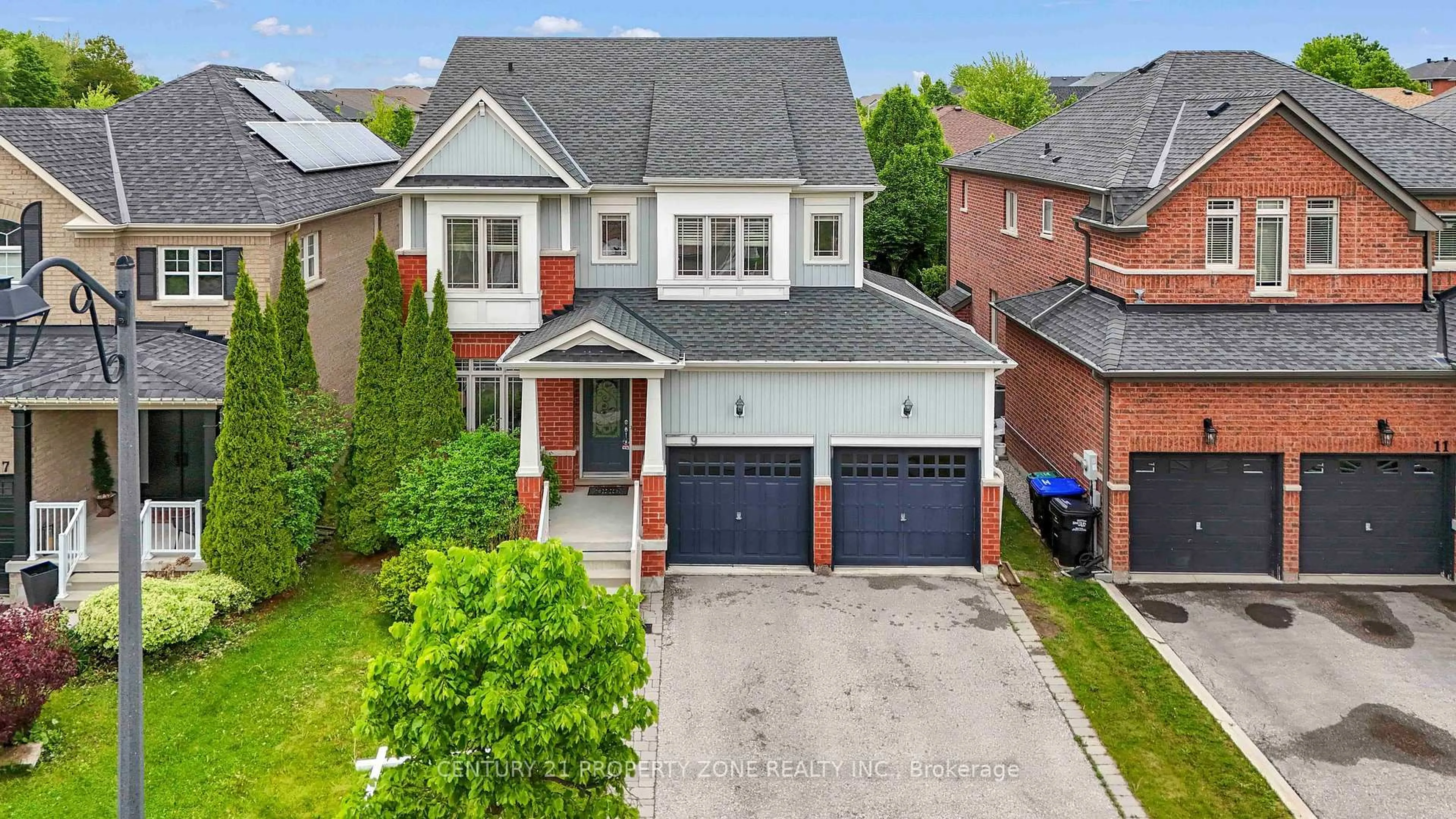A pic from outside/outdoor area/front of a property/back of a property/a pic from drone, street for 9 Booth St, Bradford West Gwillimbury Ontario L3Z 0A3