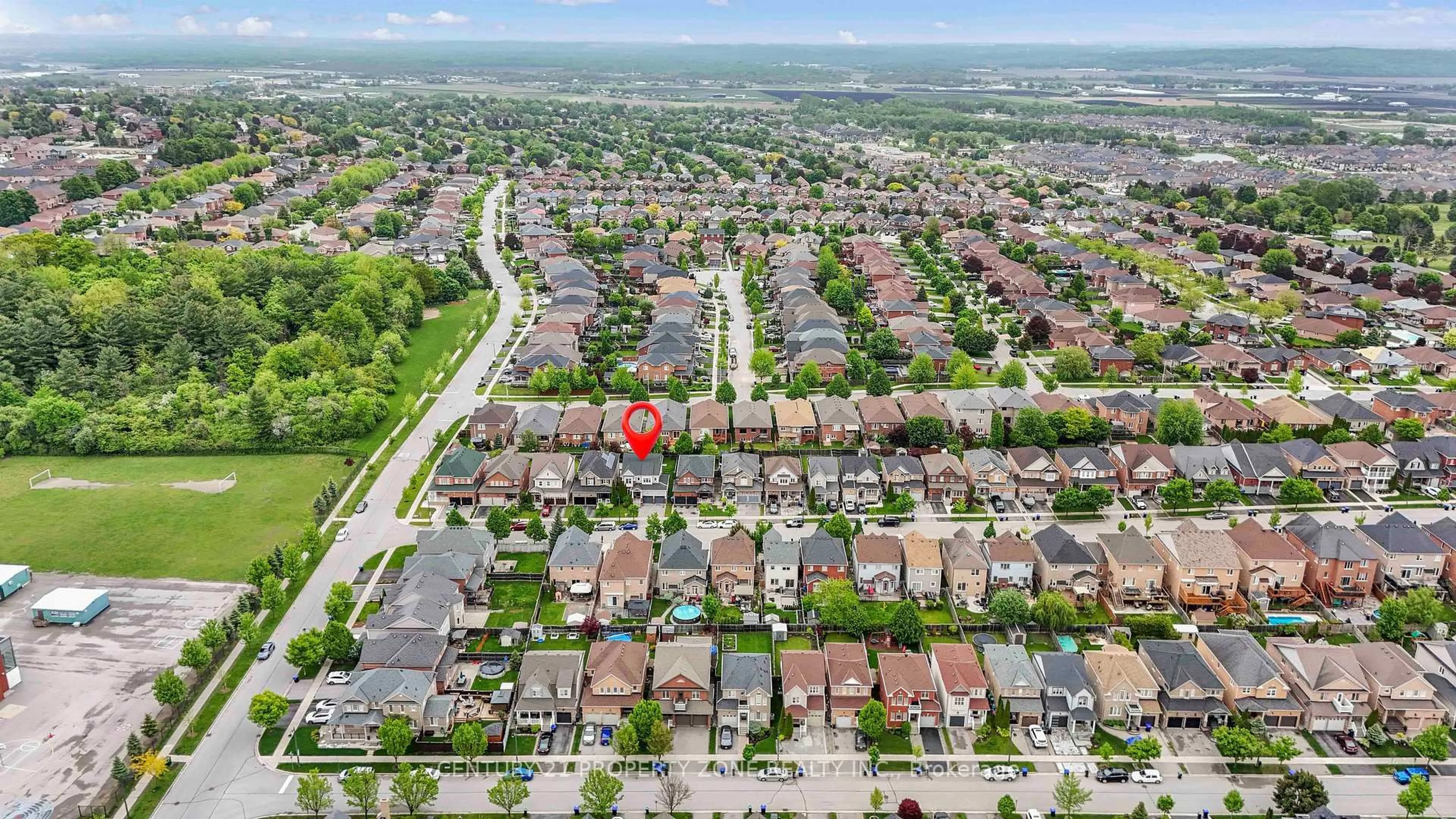 A pic from outside/outdoor area/front of a property/back of a property/a pic from drone, street for 9 Booth St, Bradford West Gwillimbury Ontario L3Z 0A3