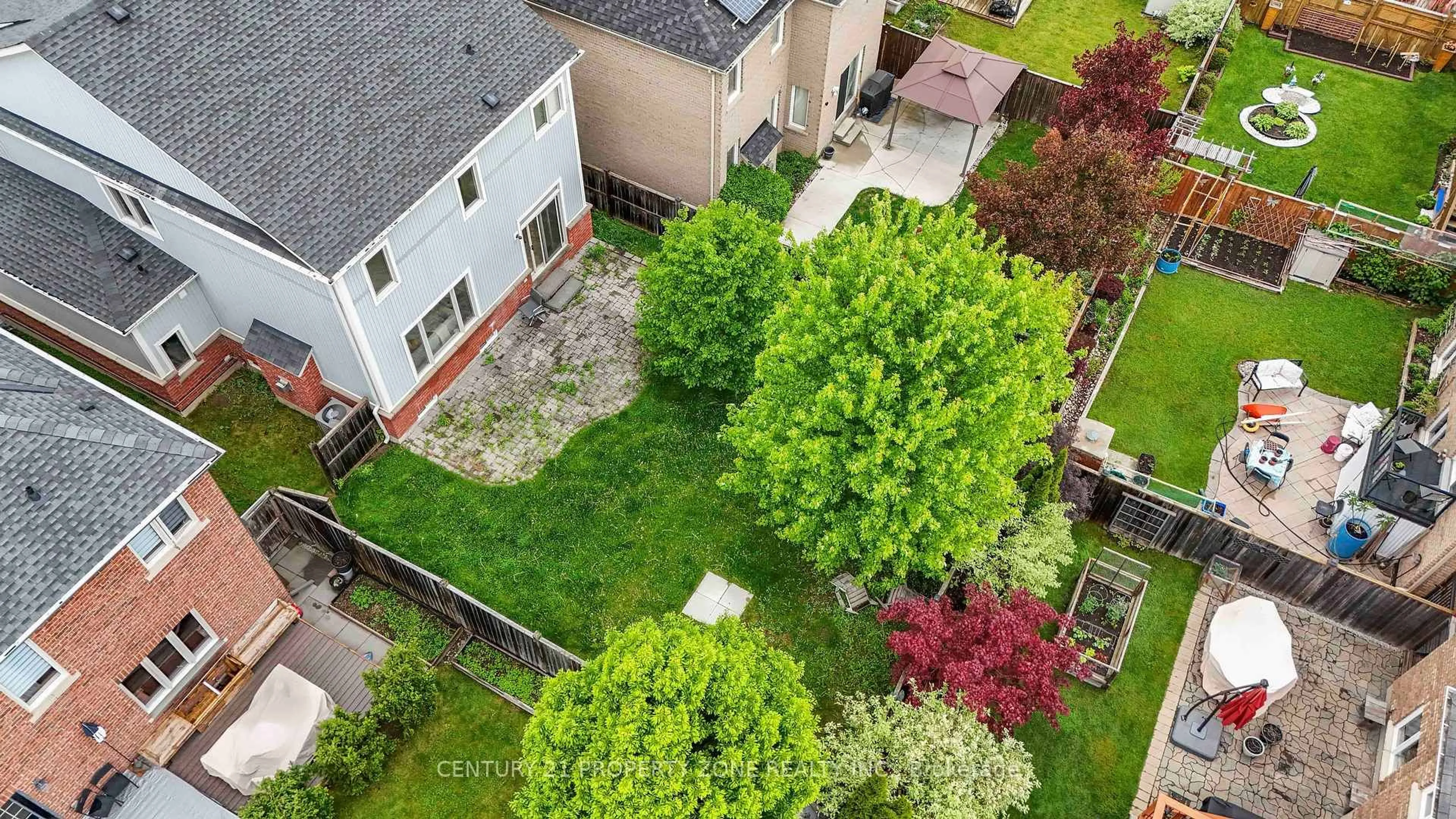 A pic from outside/outdoor area/front of a property/back of a property/a pic from drone, street for 9 Booth St, Bradford West Gwillimbury Ontario L3Z 0A3