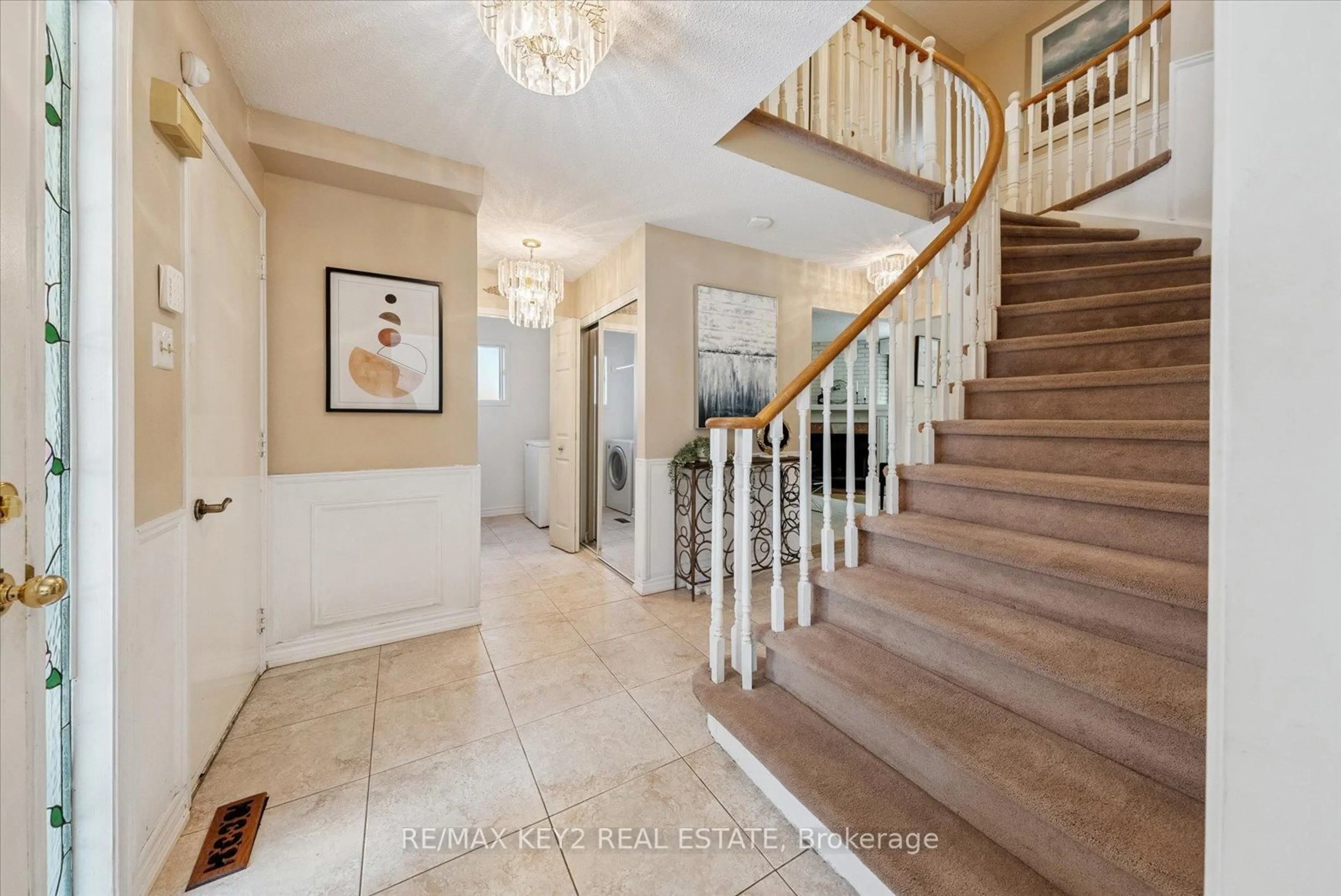 Indoor foyer for 105 Percy Lane, Whitchurch-Stouffville Ontario L4A 7Y1