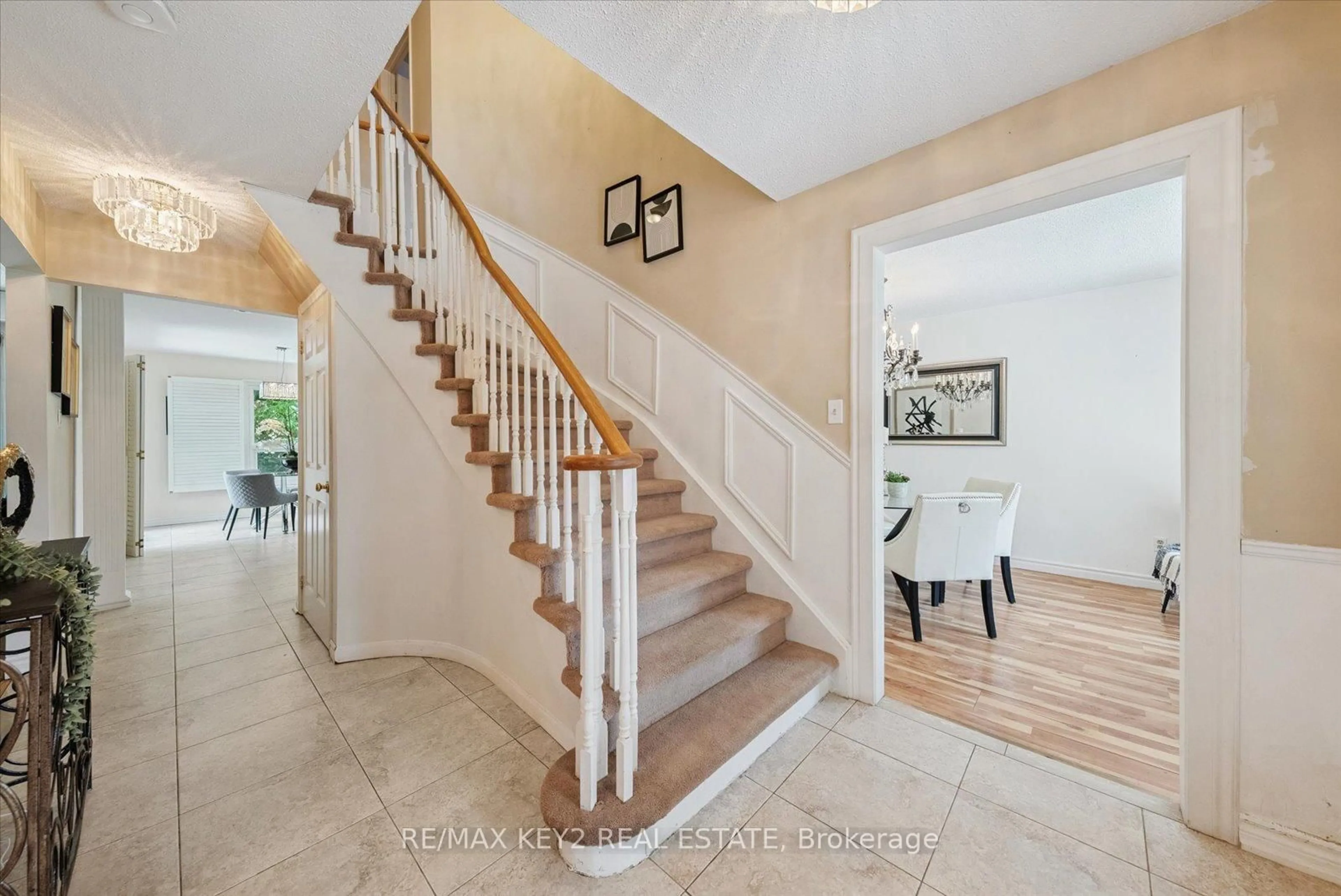 Indoor entryway for 105 Percy Lane, Whitchurch-Stouffville Ontario L4A 7Y1