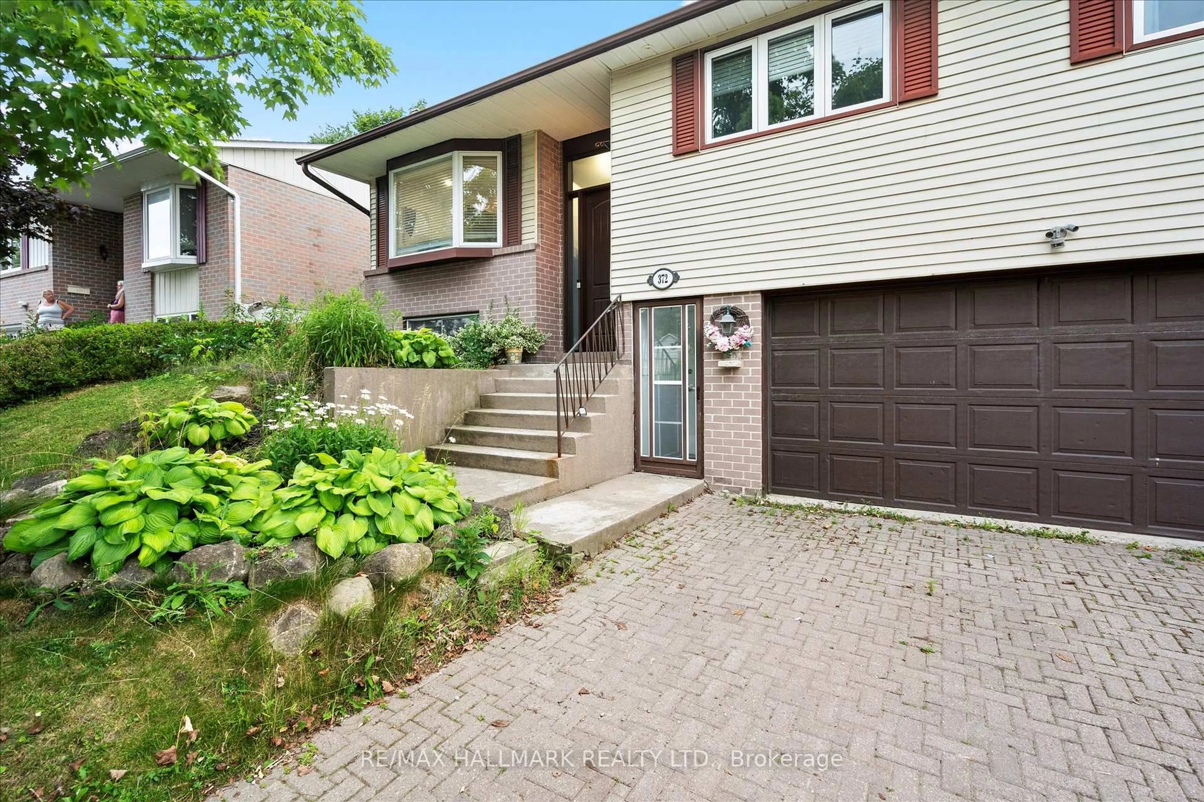 Home with brick exterior material, street for 372 Dixon Blvd, Newmarket Ontario L3Y 5C4