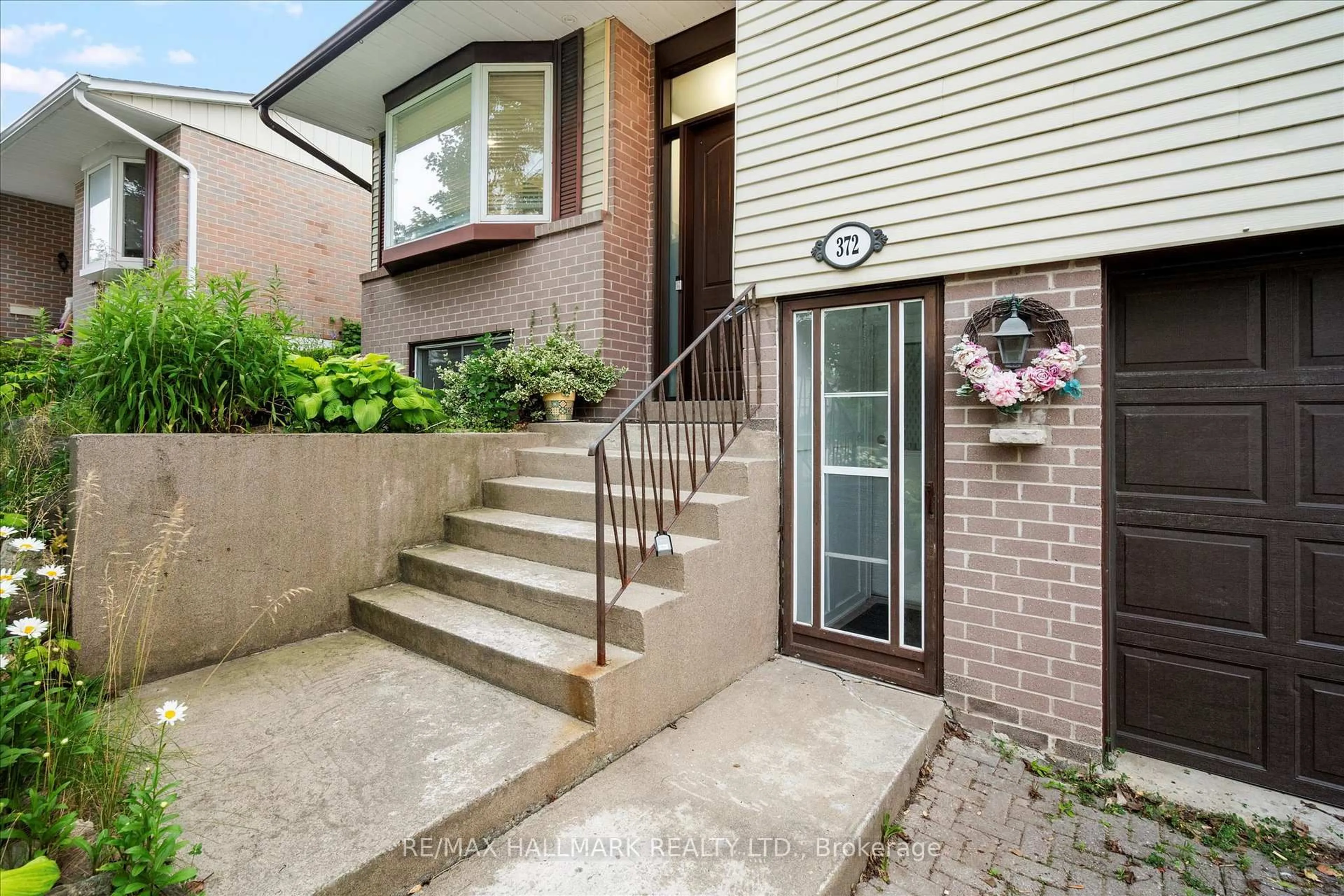 Unknown for 372 Dixon Blvd, Newmarket Ontario L3Y 5C4