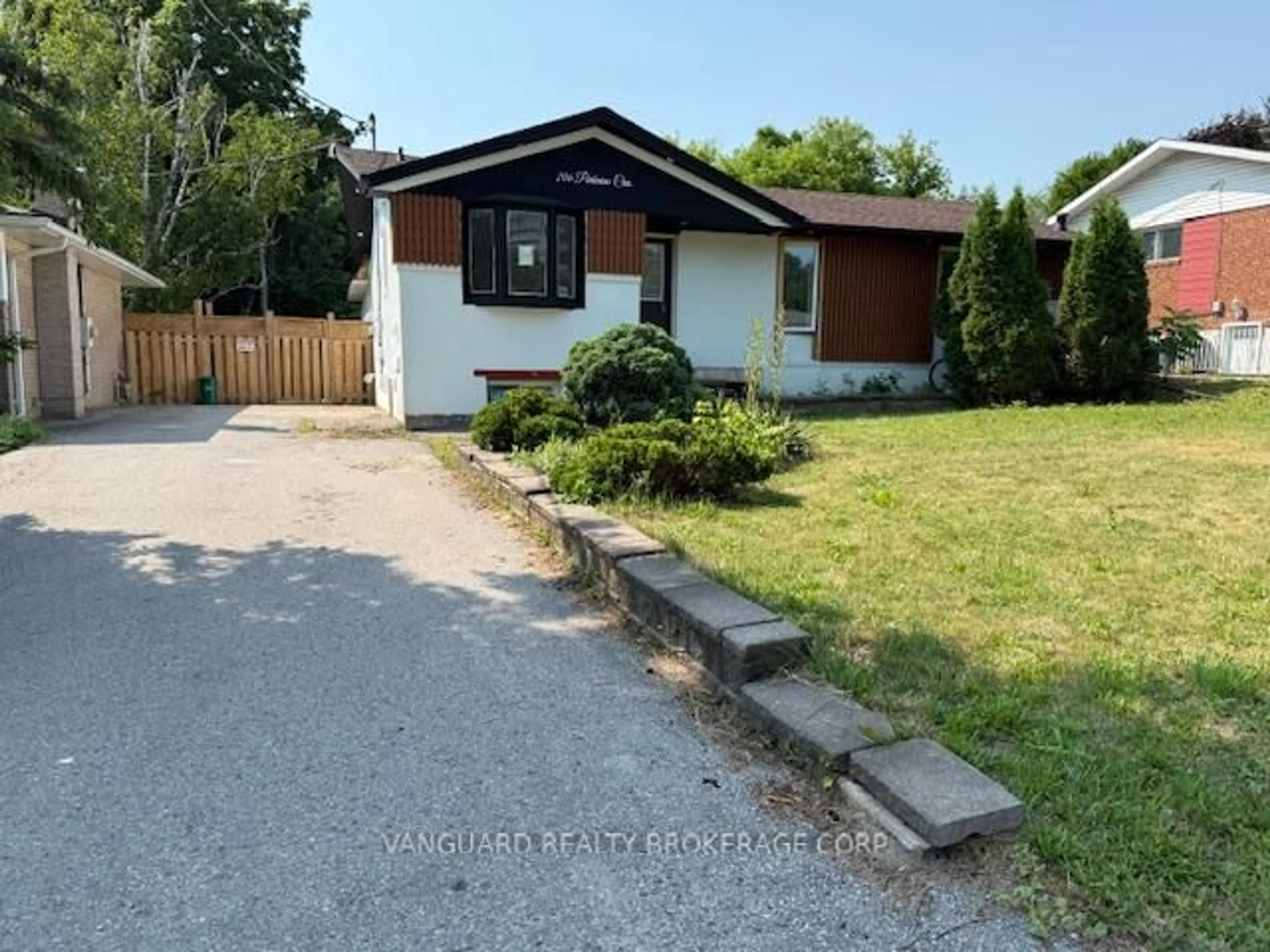 Unknown for 206 Parkview Cres, Newmarket Ontario L3Y 2C8
