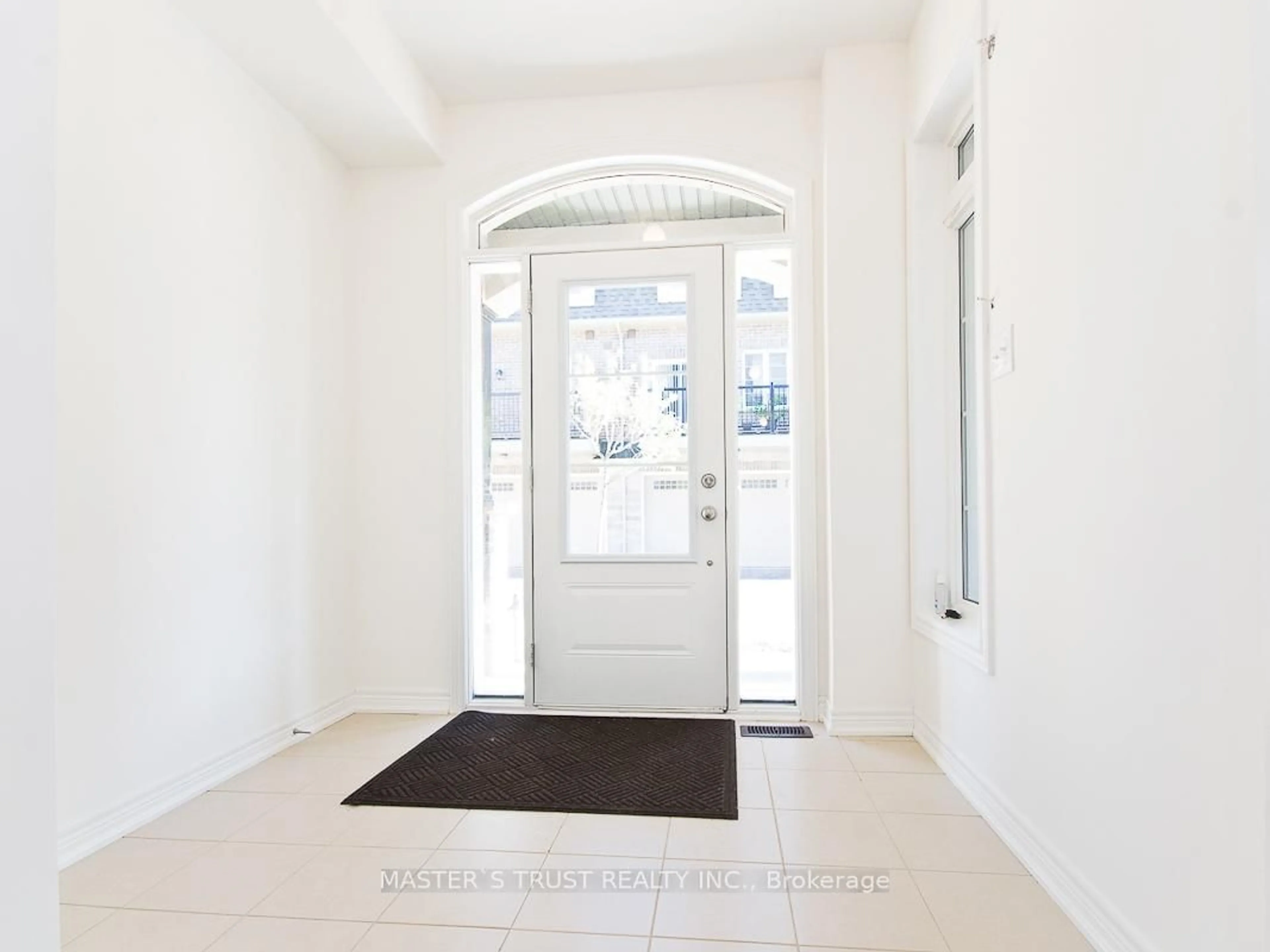 Indoor entryway for 22 Deep River Lane, Richmond Hill Ontario L4C 5S4