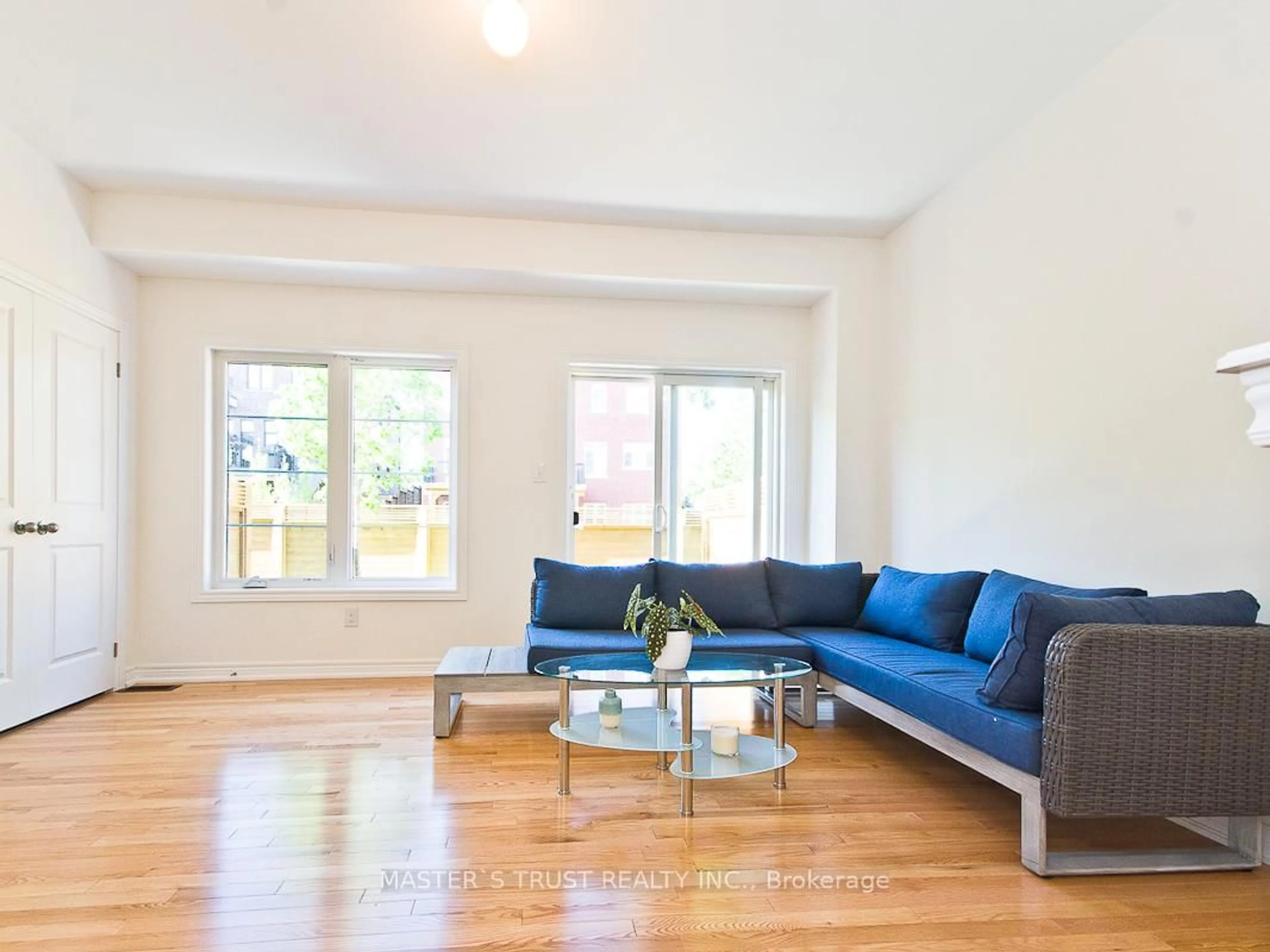 Living room with furniture, wood/laminate floor for 22 Deep River Lane, Richmond Hill Ontario L4C 5S4