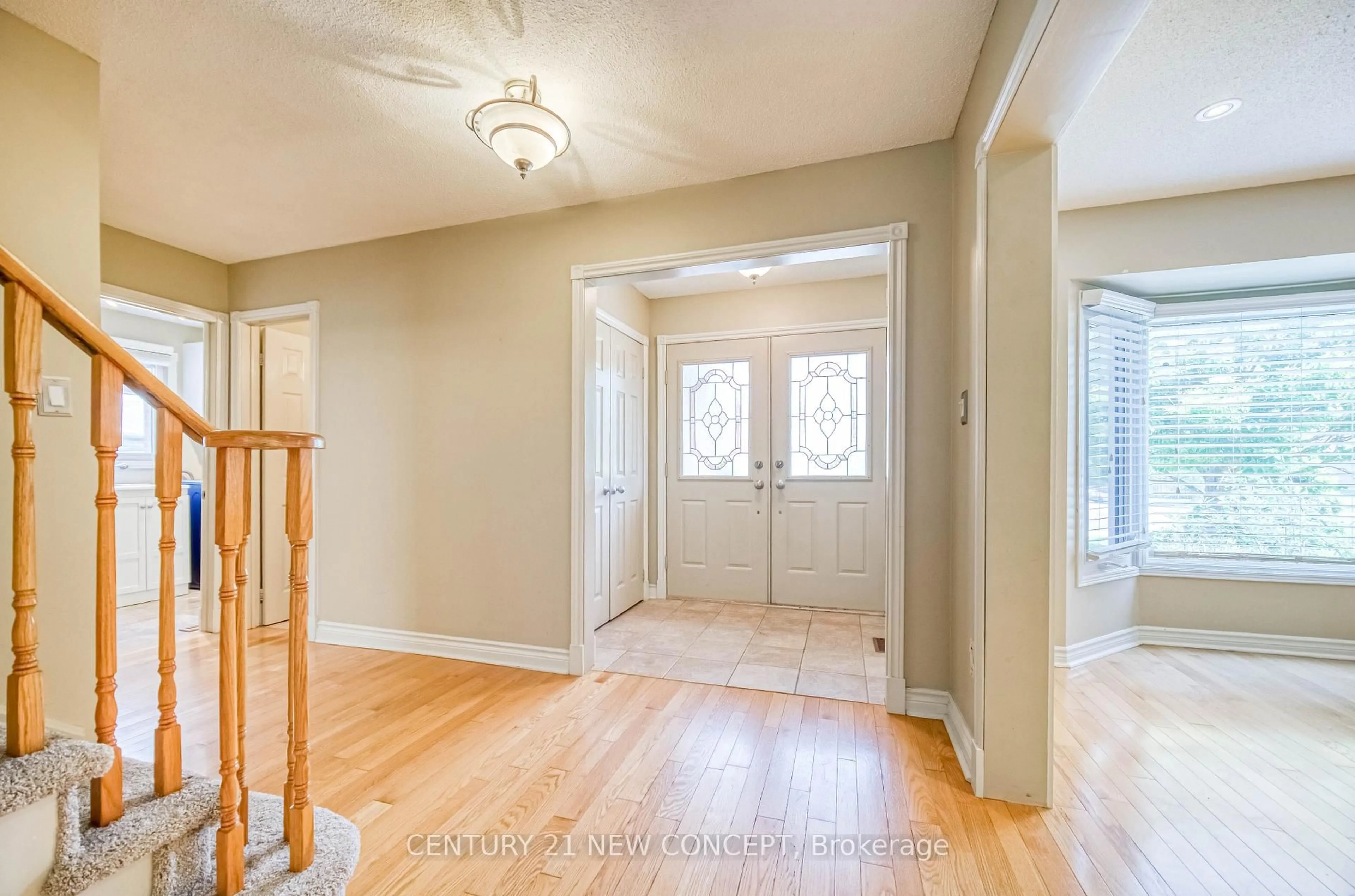 Indoor entryway for 342 Bristol Rd, Newmarket Ontario L3Y 7Z9