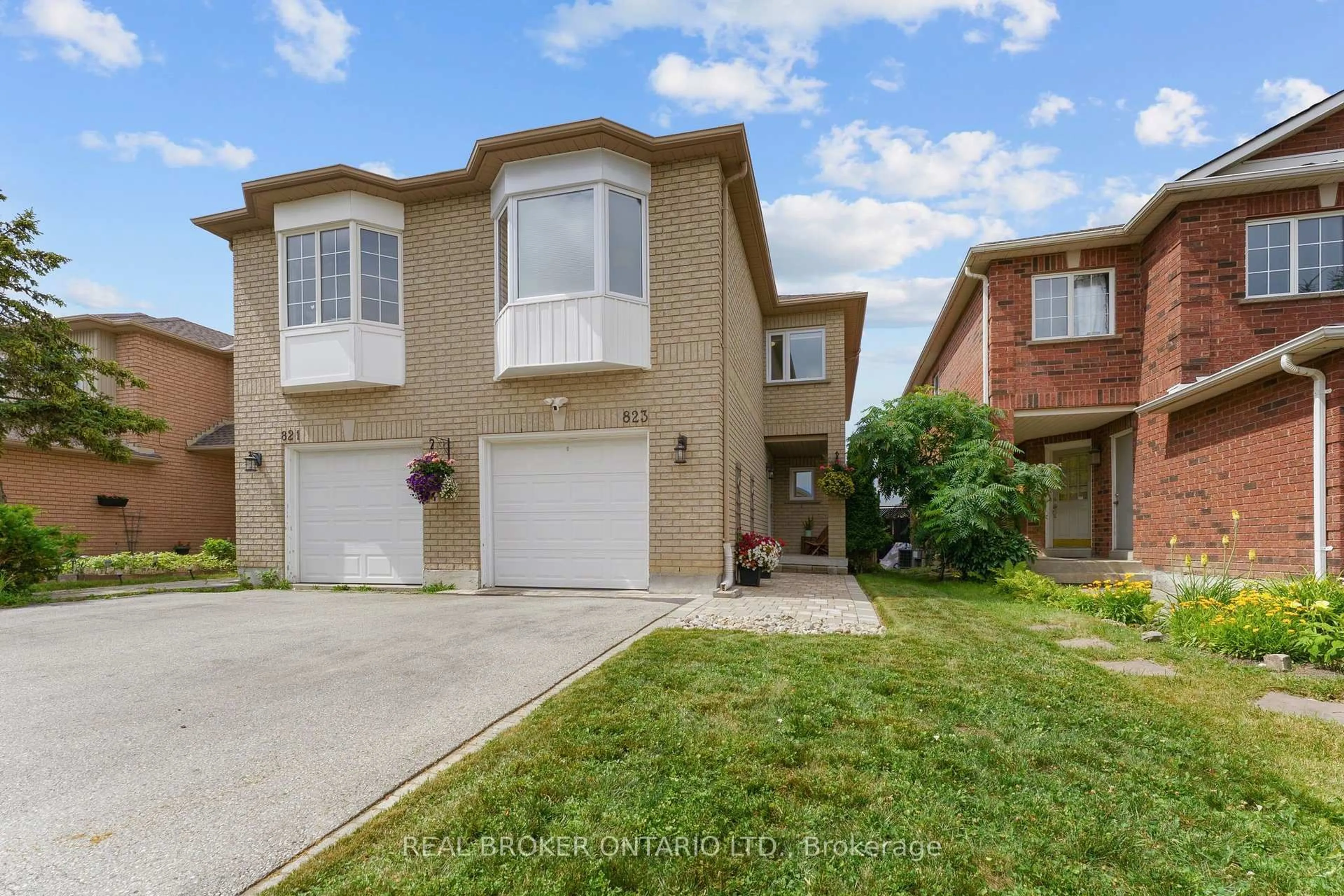 Home with brick exterior material, street for 823 Pucks Pl, Newmarket Ontario L3X 2K3