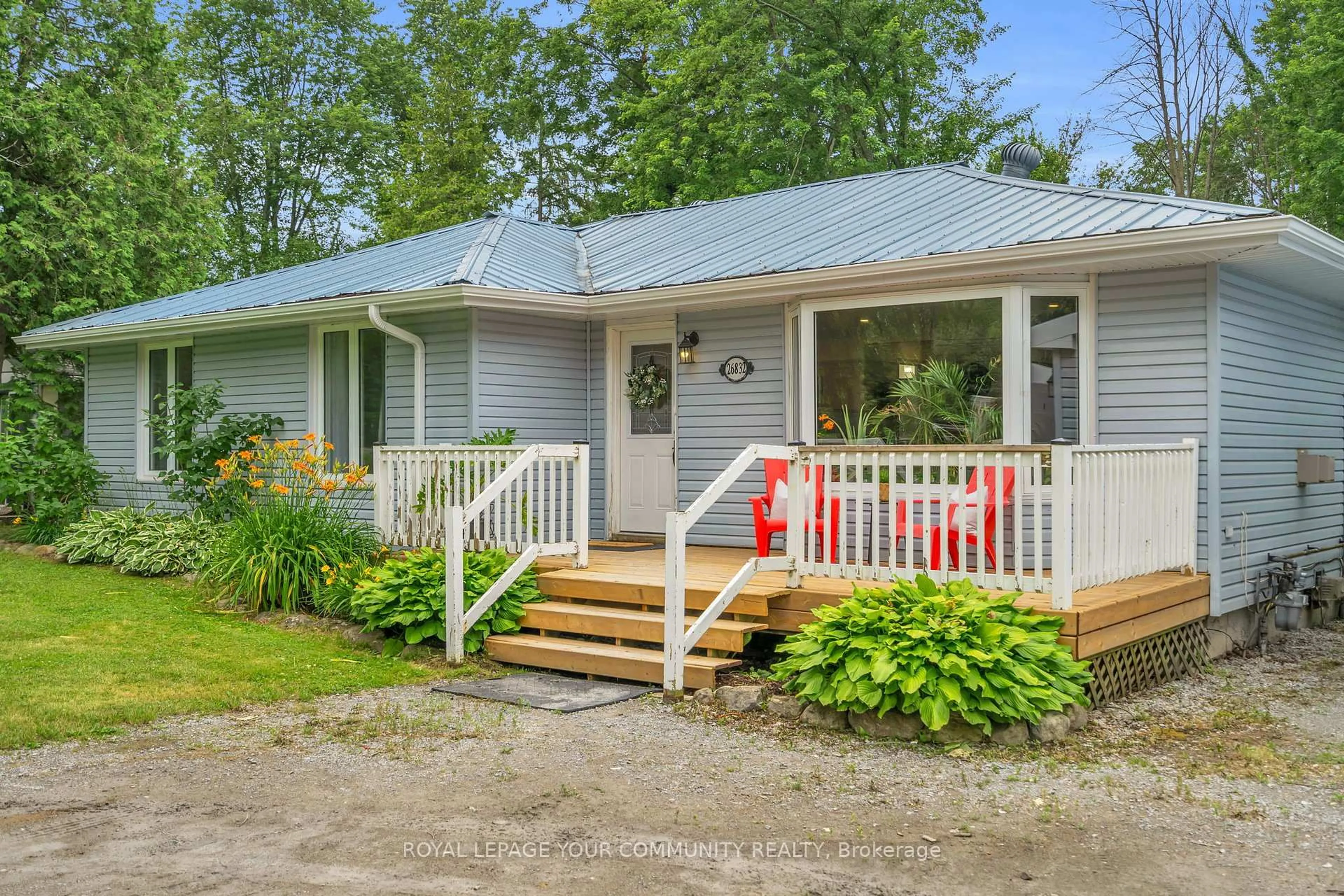 Home with vinyl exterior material, street for 26832 Park Rd, Georgina Ontario L0E 1R0