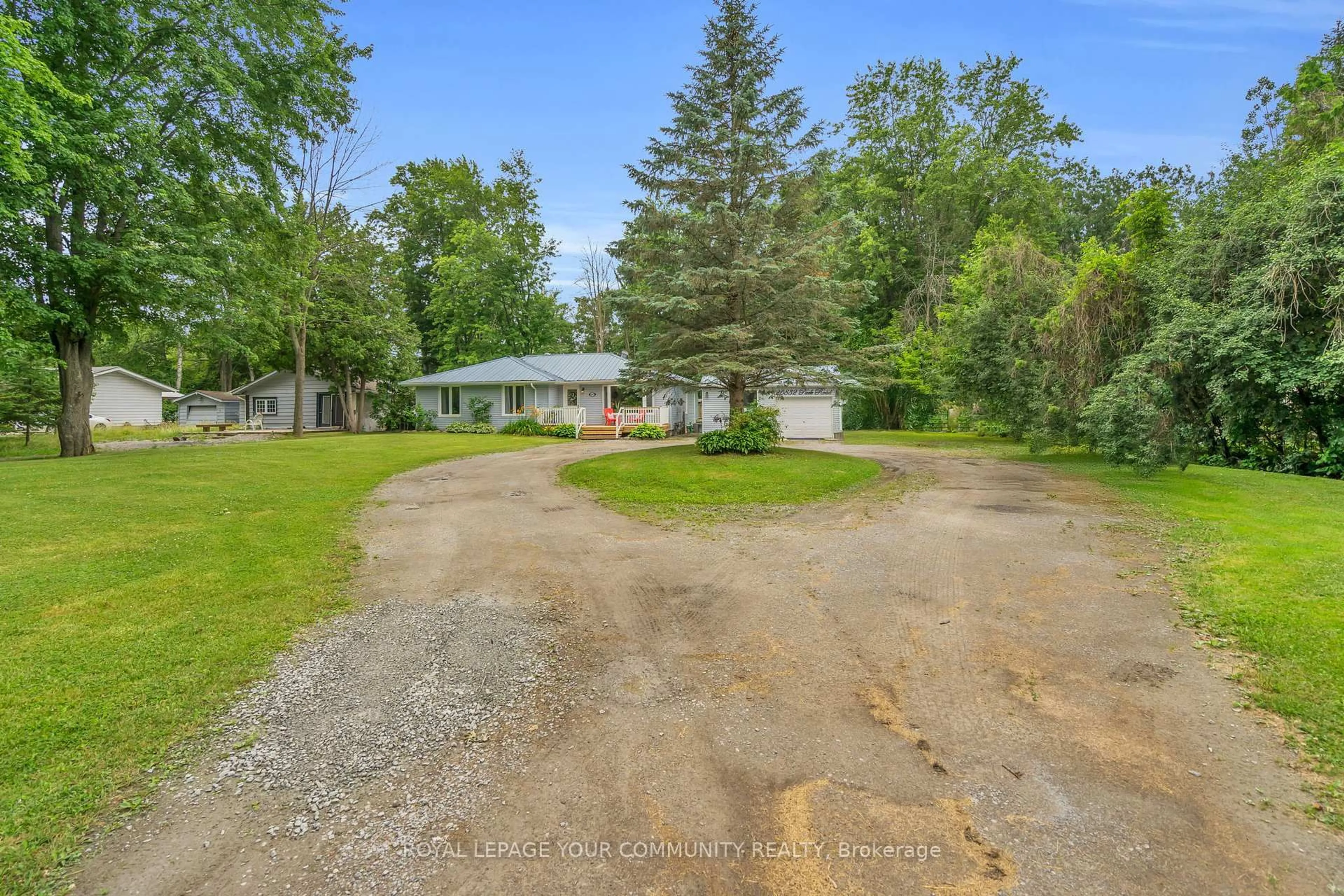 A pic from outside/outdoor area/front of a property/back of a property/a pic from drone, unknown for 26832 Park Rd, Georgina Ontario L0E 1R0