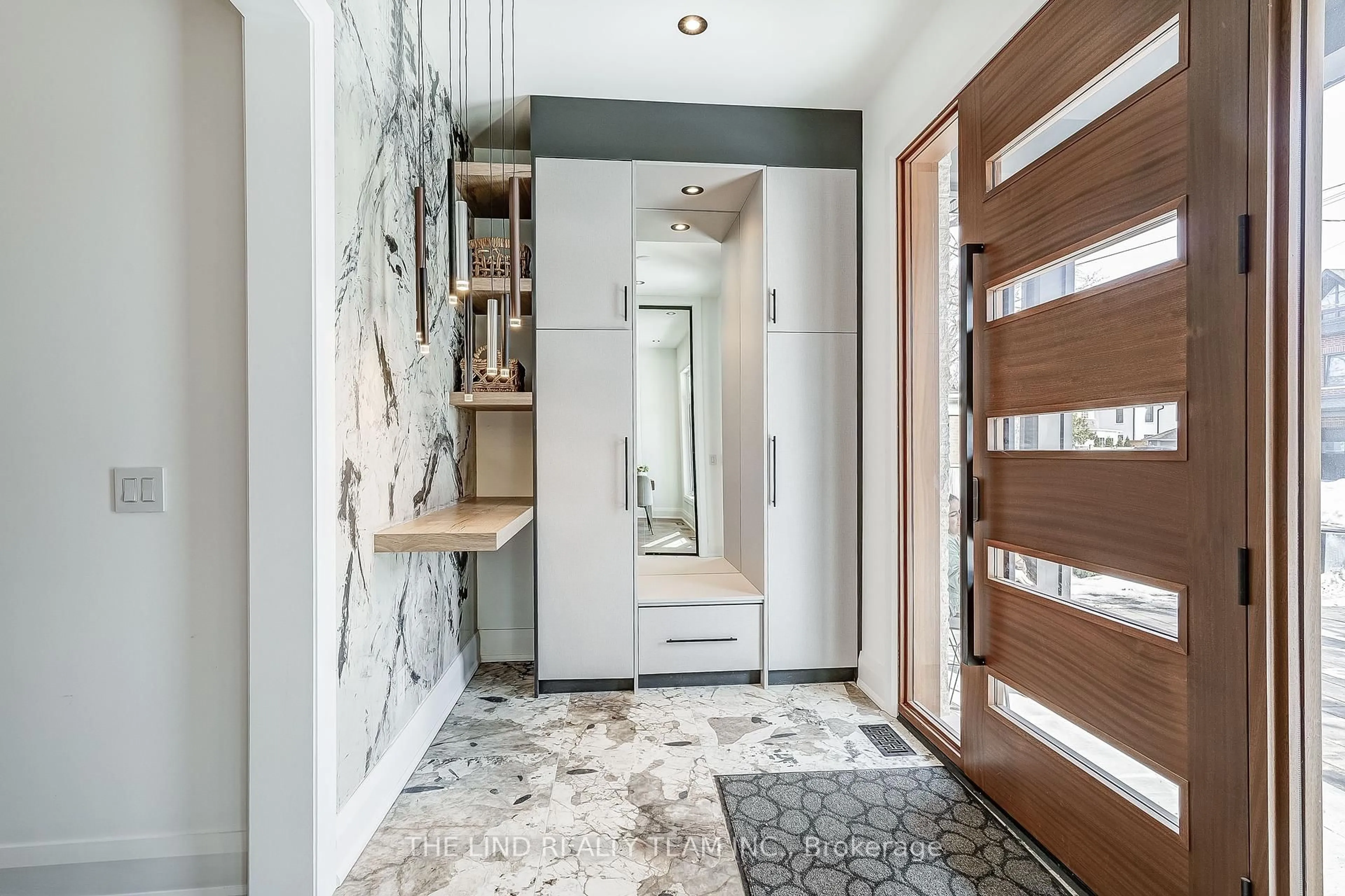 Indoor entryway for 140 Temperance St, Aurora Ontario L4G 2R4