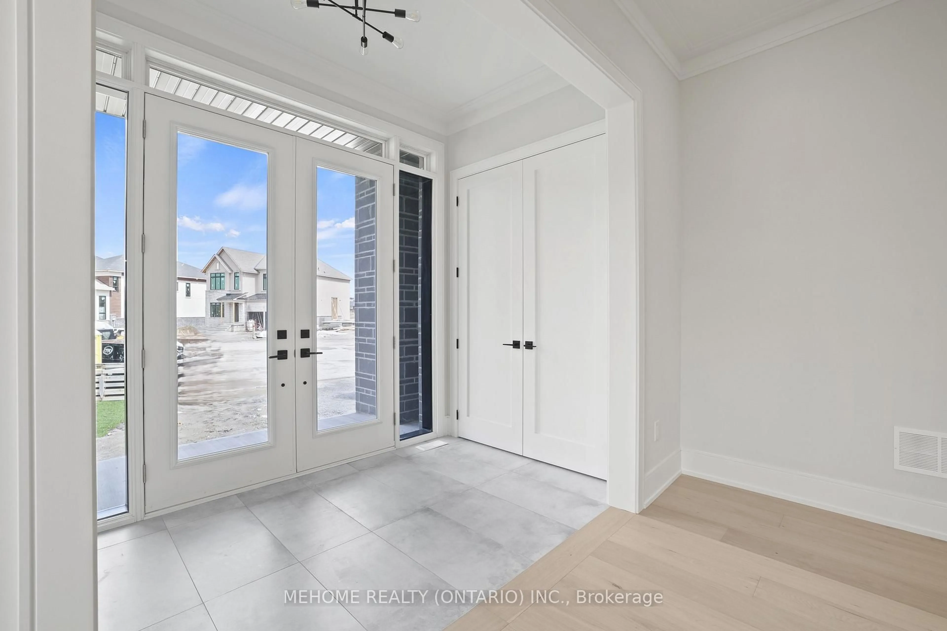 Indoor entryway for 2 Bunn Crt, Aurora Ontario L4G 0G6