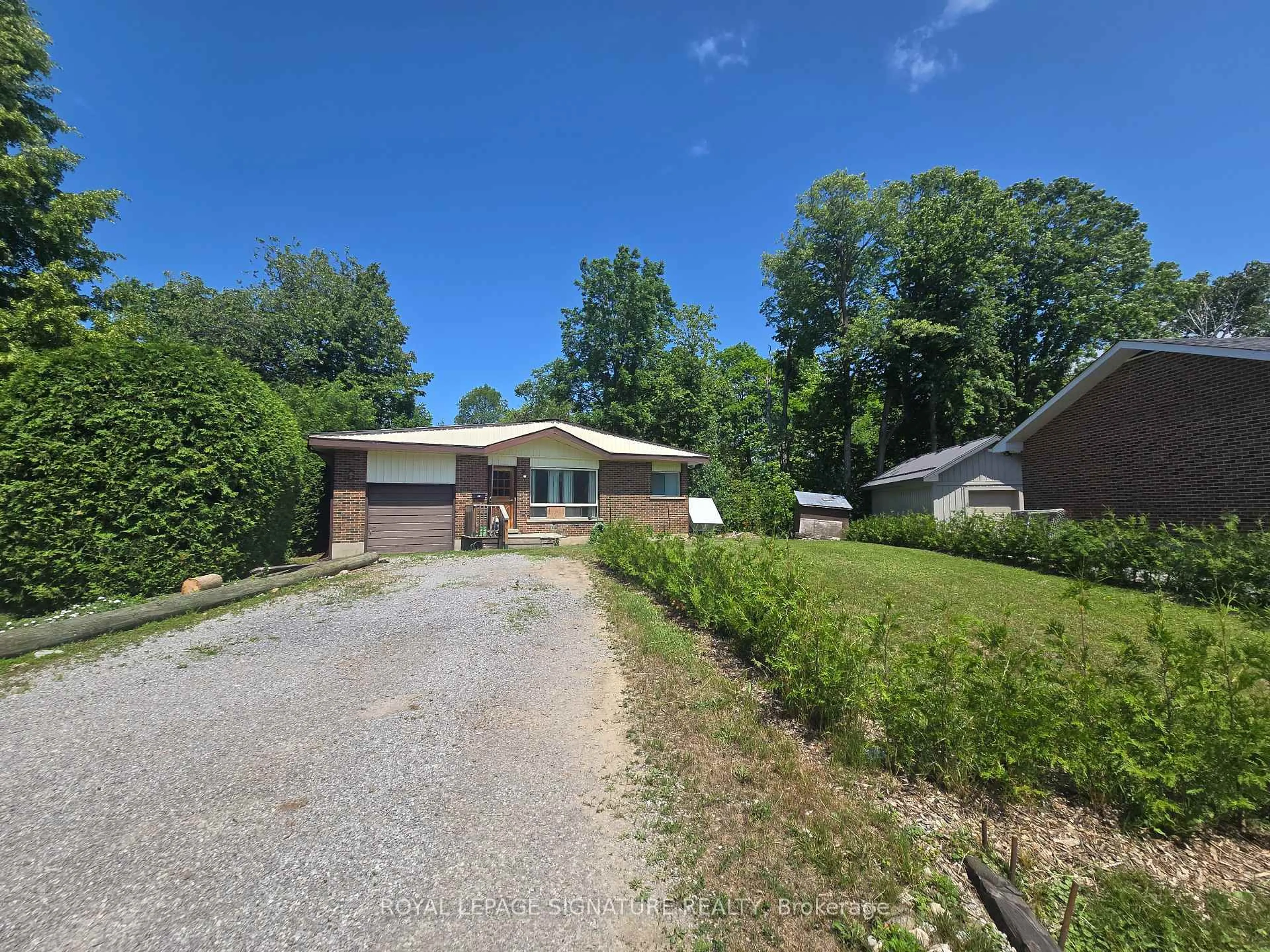 A pic from outside/outdoor area/front of a property/back of a property/a pic from drone, street for 51 Garrett Dr, Georgina Ontario L0E 1R0