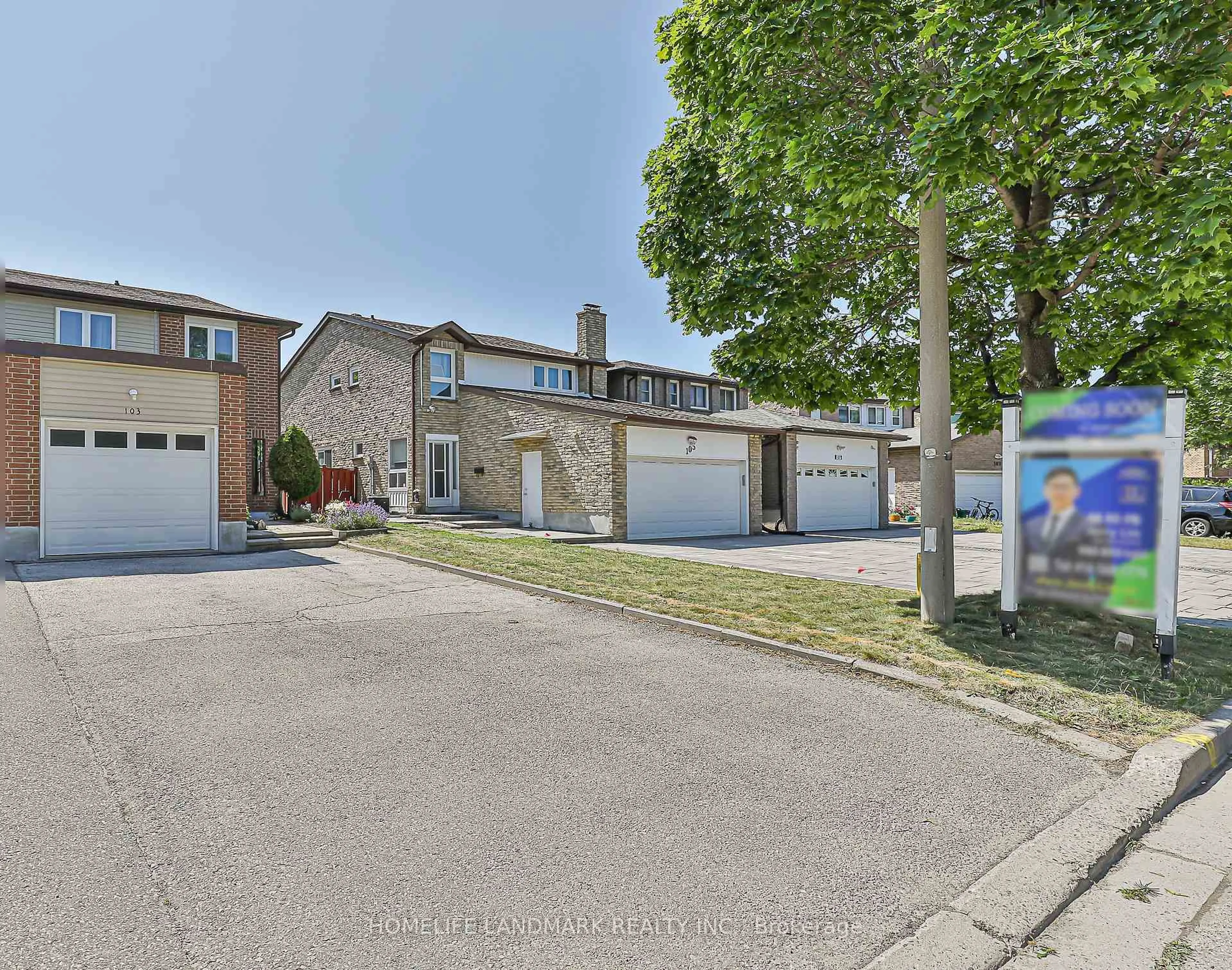 A pic from outside/outdoor area/front of a property/back of a property/a pic from drone, street for 103 Fullerton Cres, Markham Ontario L3R 3G4