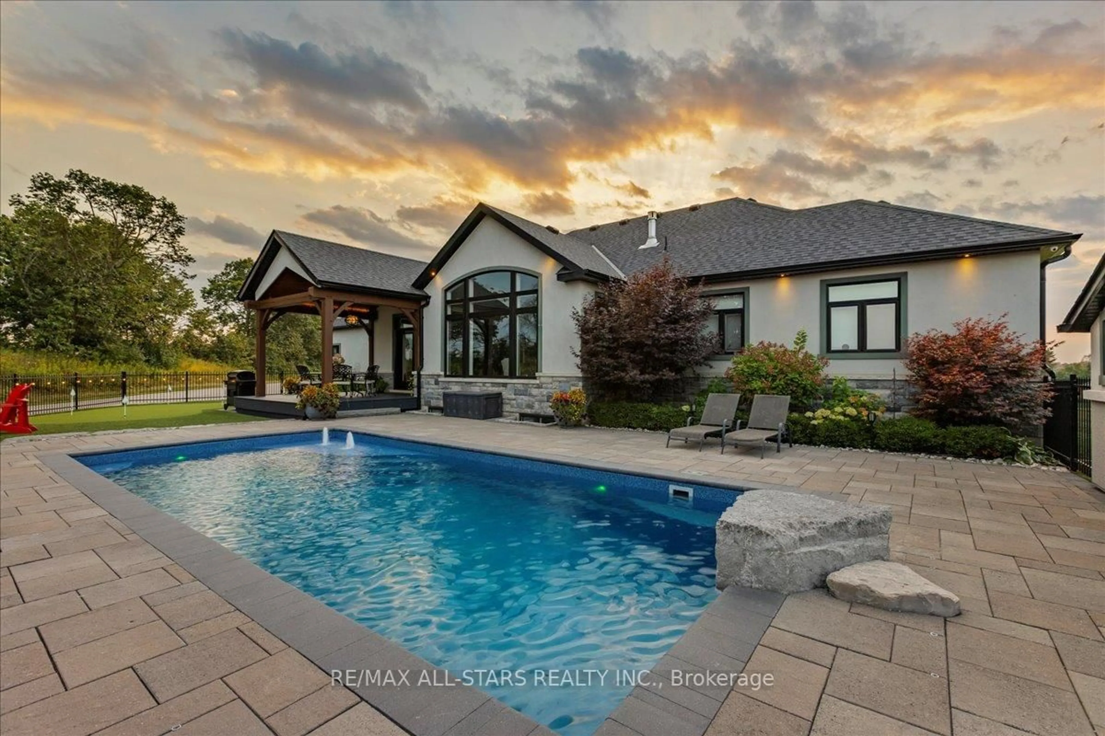 Pool for 247 Ravencrest Rd, Georgina Ontario L0E 1R0