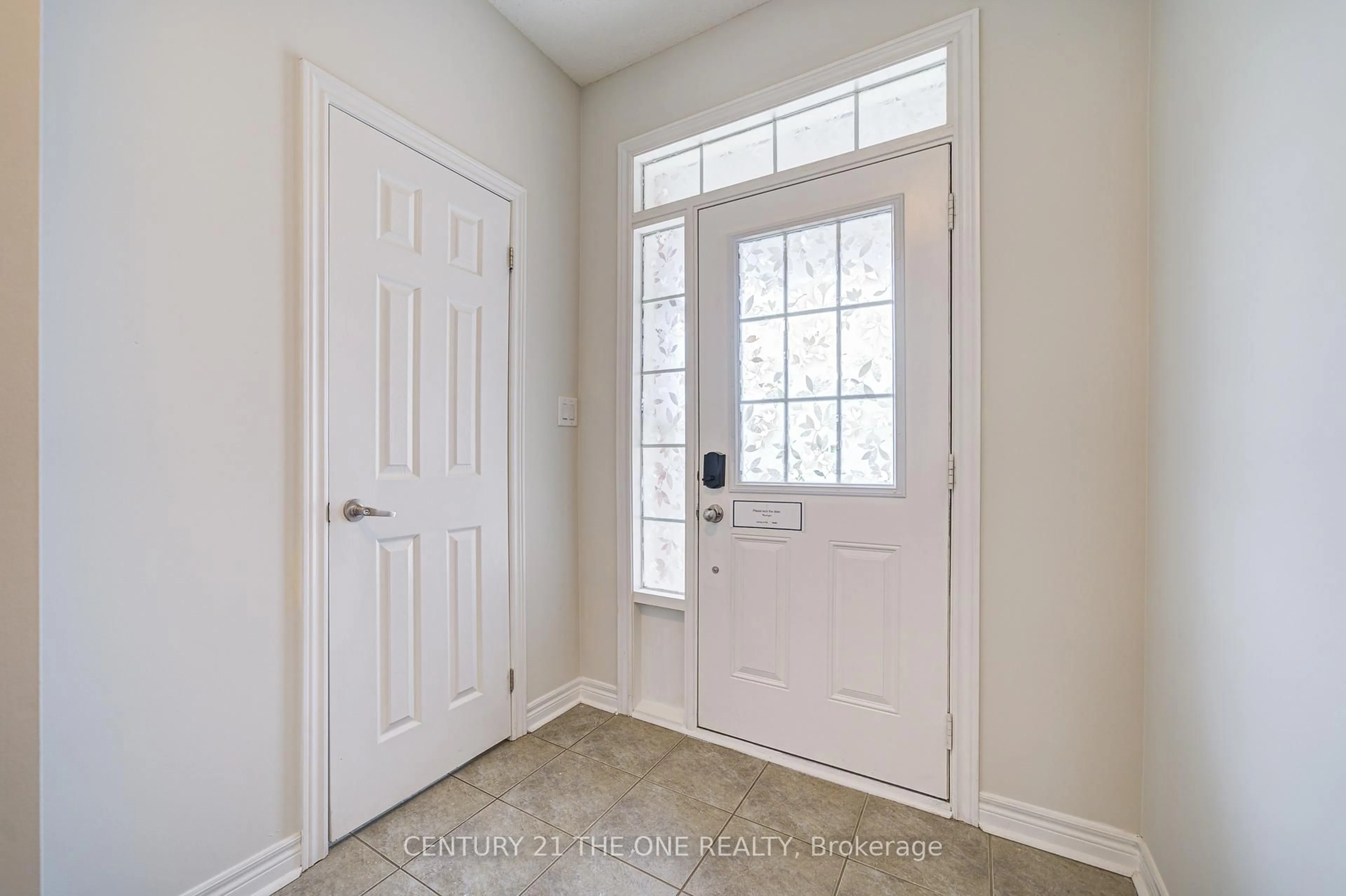 Indoor entryway for 143 Collin Crt, Richmond Hill Ontario L4E 0X8