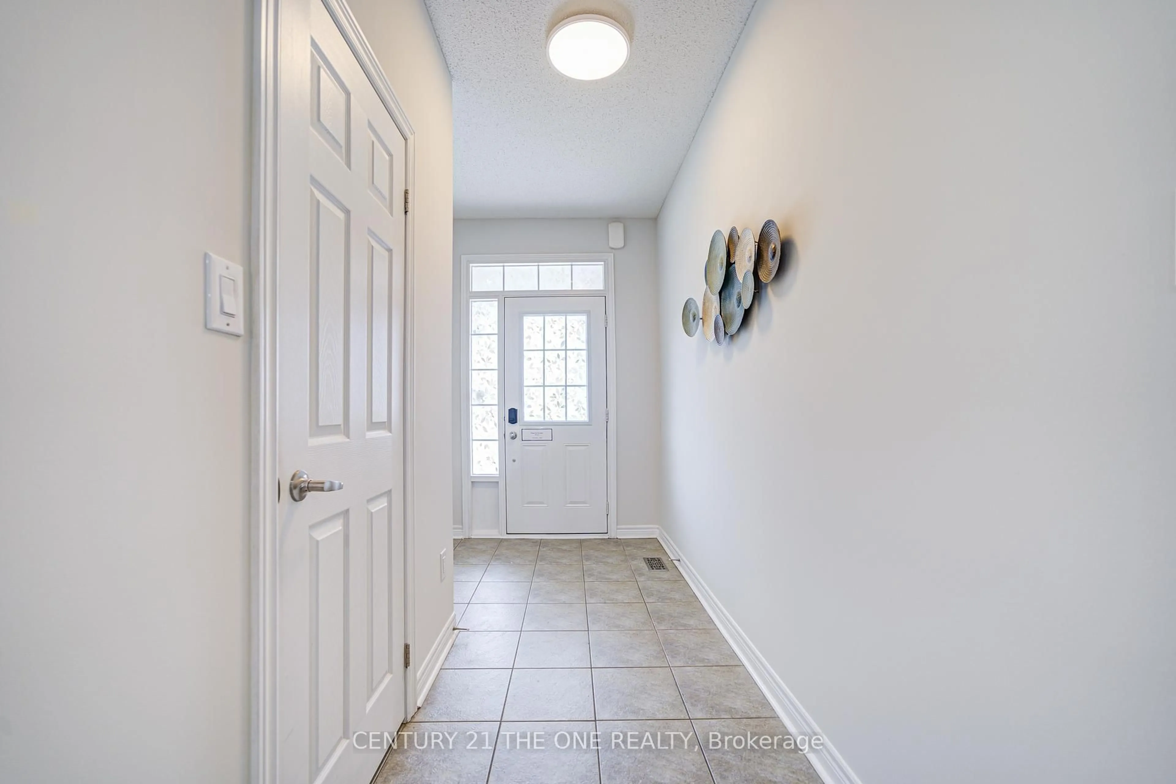 Indoor entryway for 143 Collin Crt, Richmond Hill Ontario L4E 0X8