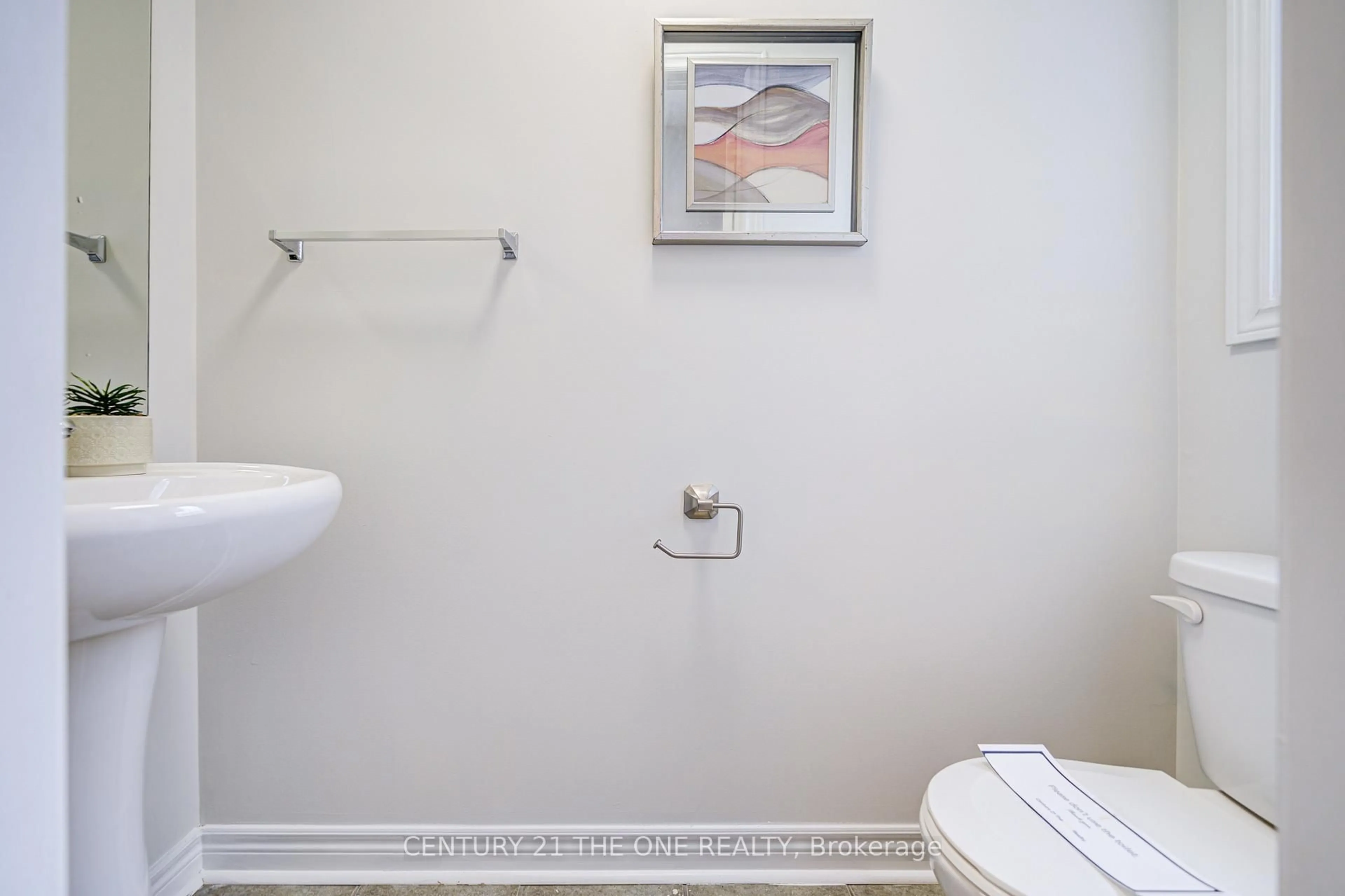 Standard bathroom, unknown for 143 Collin Crt, Richmond Hill Ontario L4E 0X8